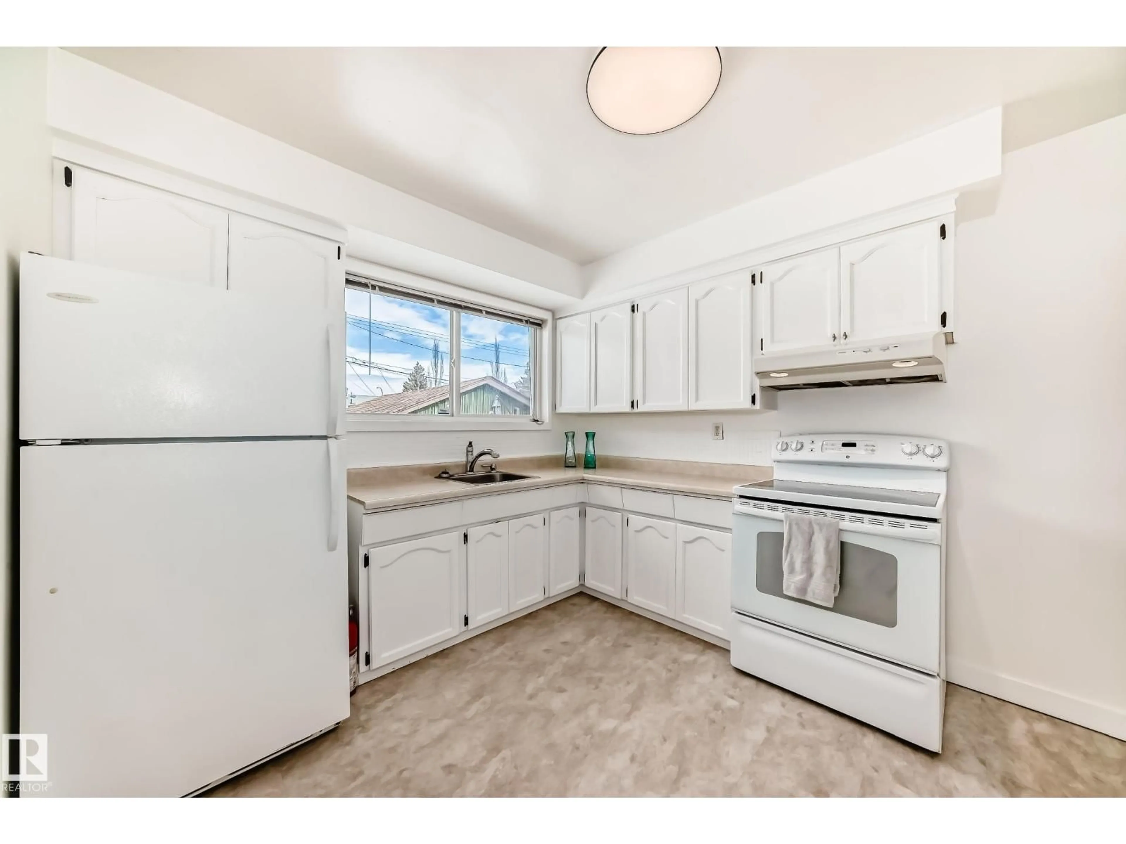 Standard kitchen, unknown for 12824 134 AV, Edmonton Alberta T5L3V5