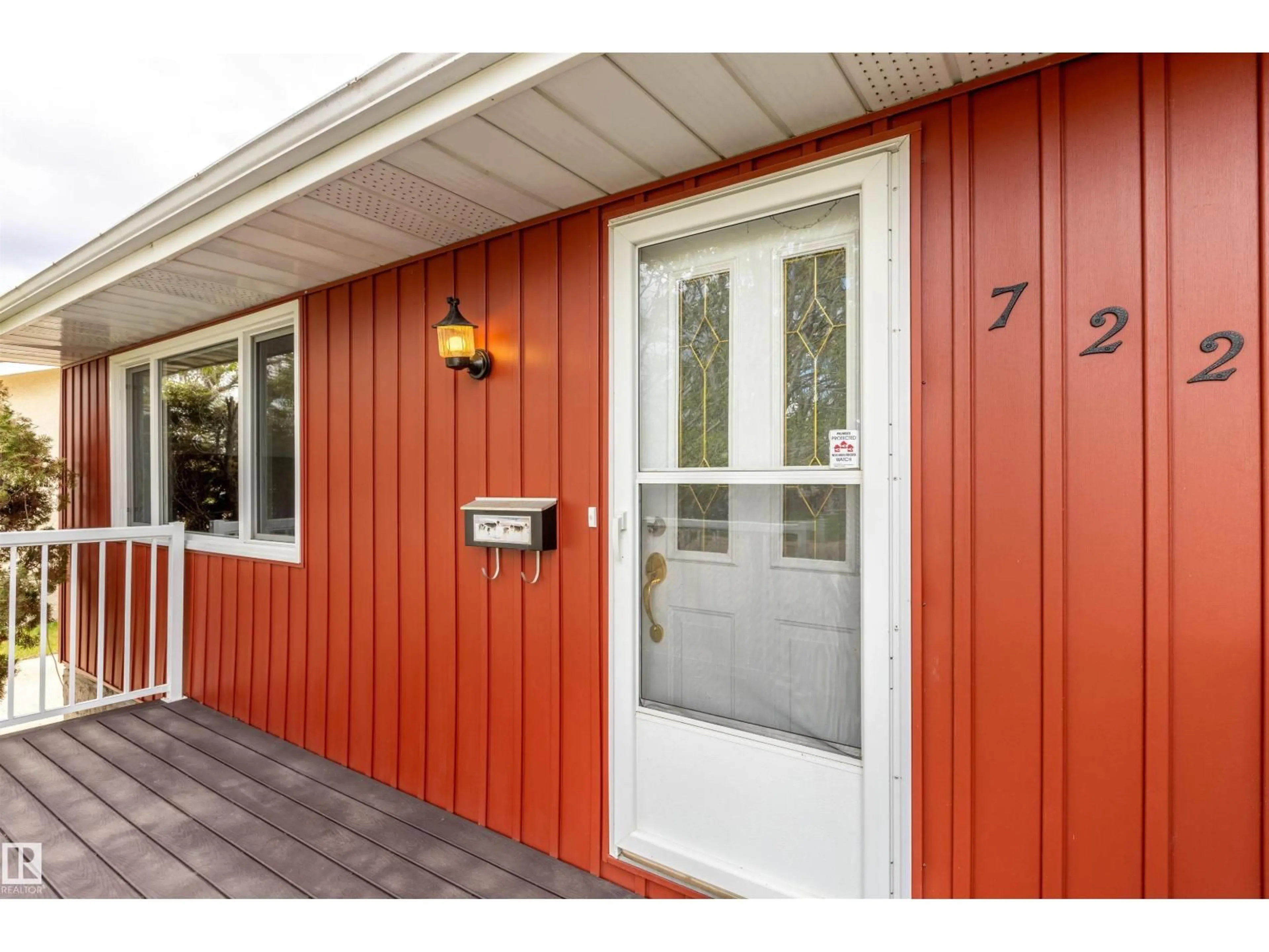Indoor entryway for 722 GRANDIN DR, Morinville Alberta T8R1K2