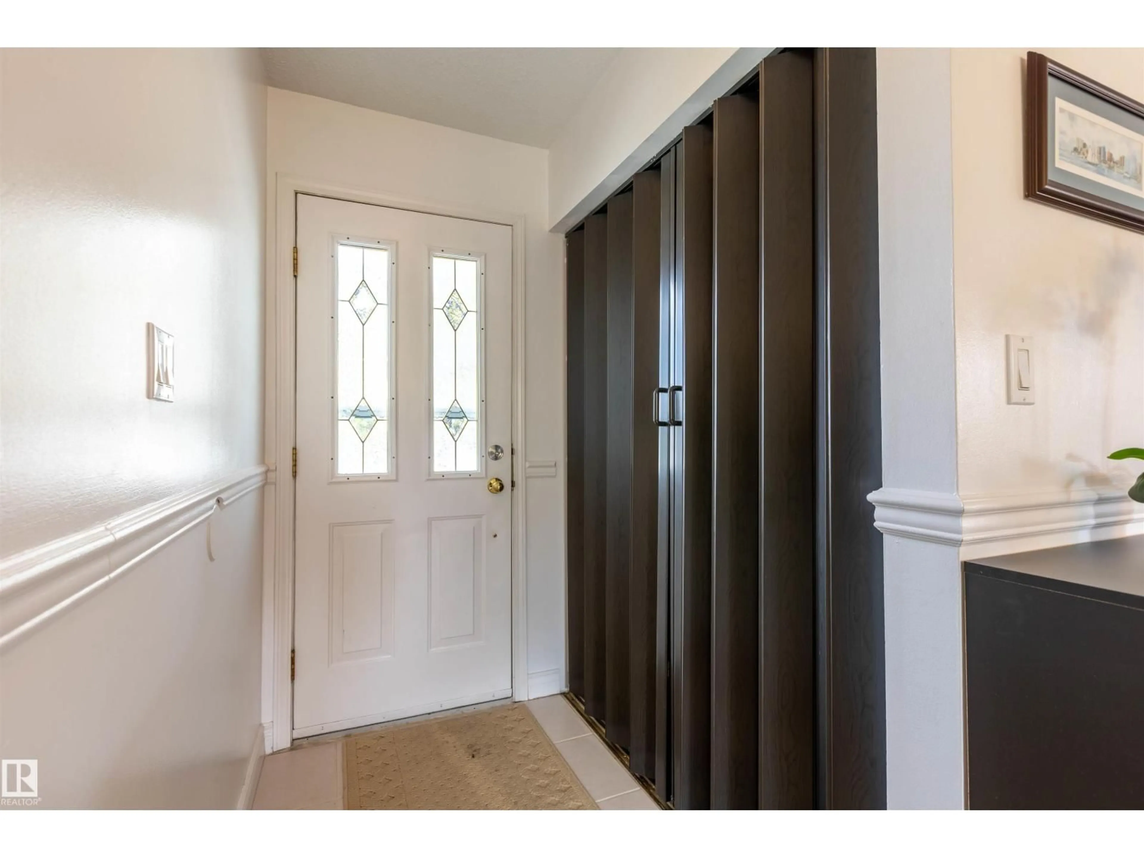 Indoor entryway for 722 GRANDIN DR, Morinville Alberta T8R1K2