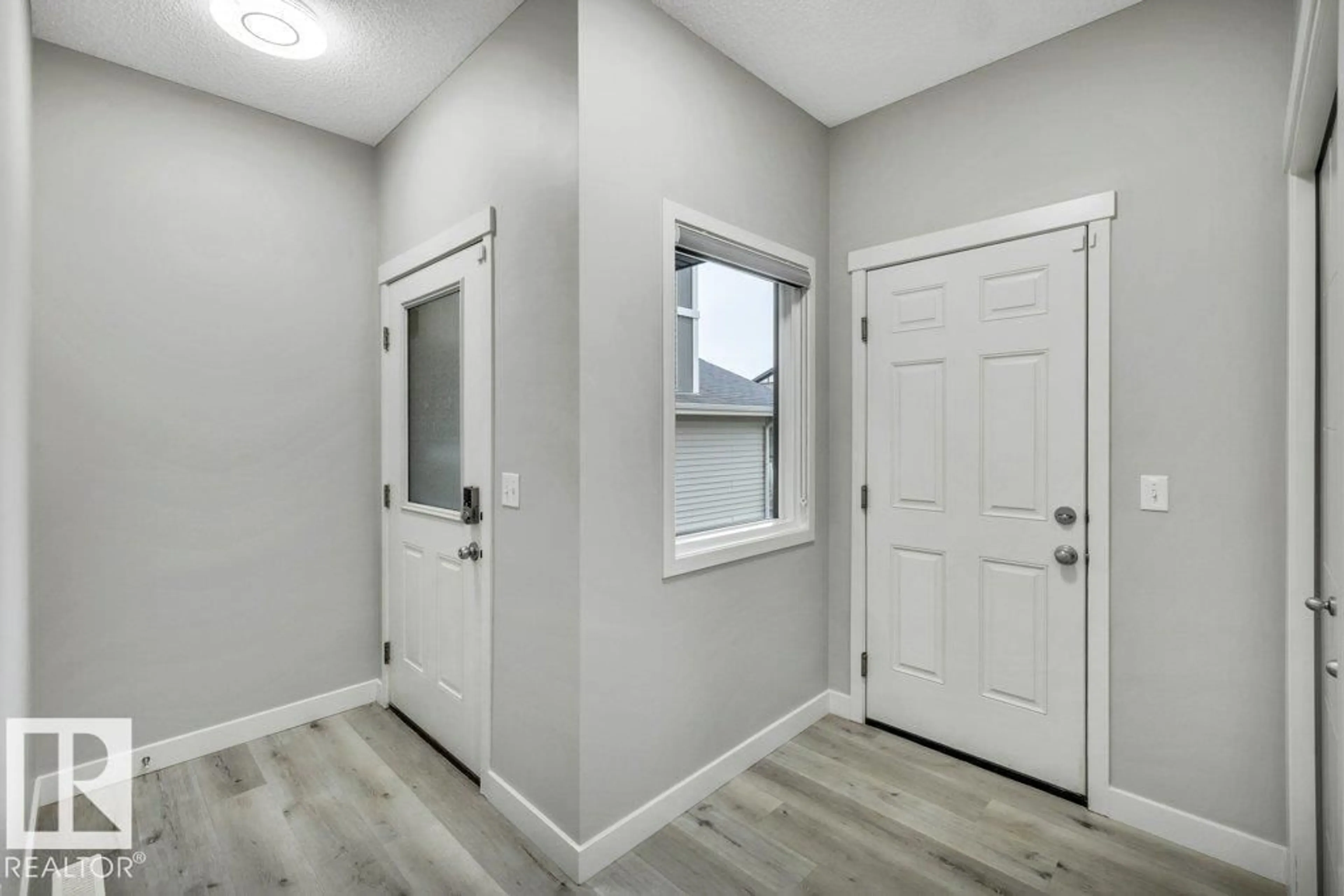 Indoor entryway for 2580 CASEY WY, Edmonton Alberta T6W3N2
