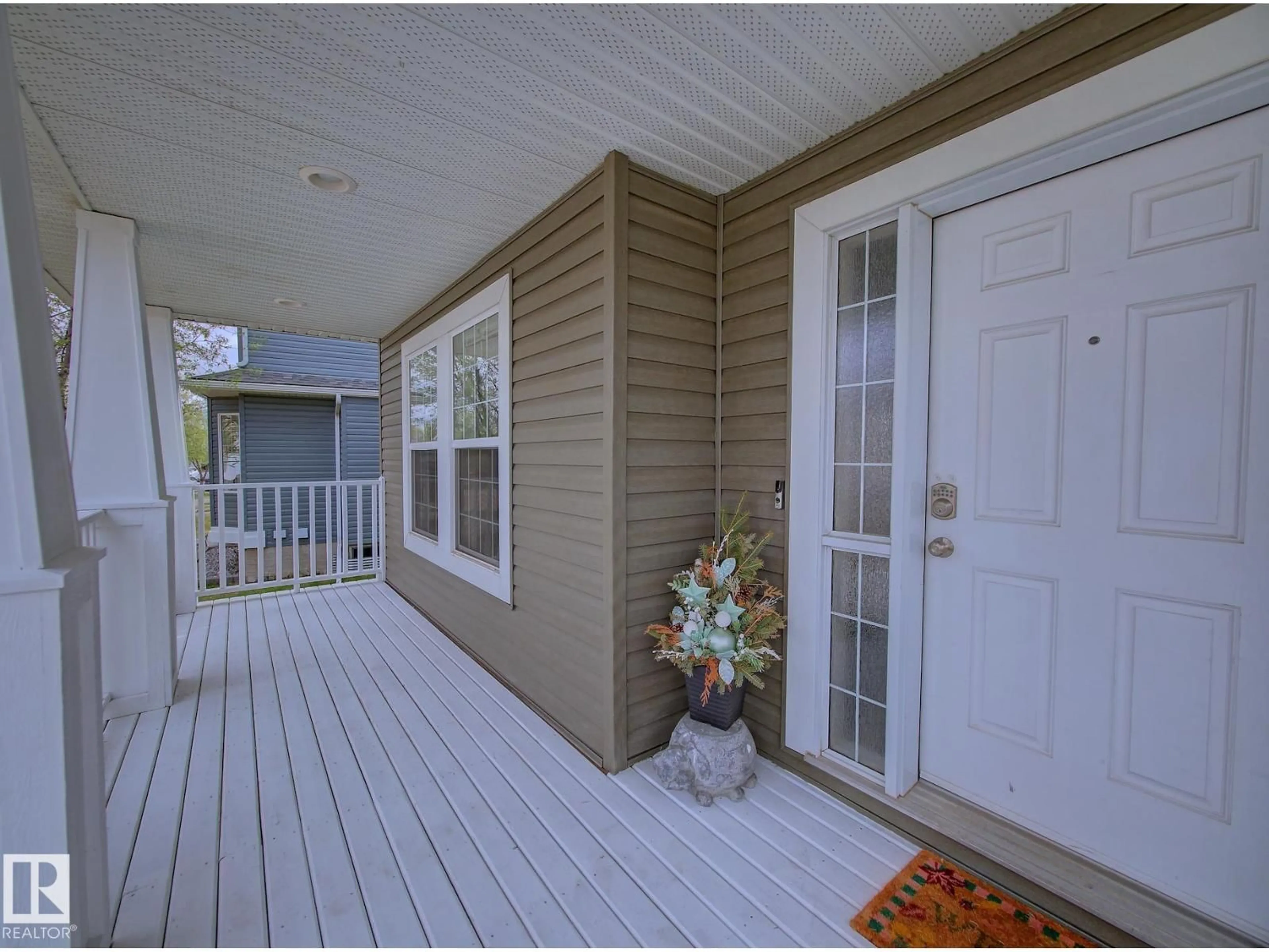 Indoor entryway for 120 WESTWOOD LN, Fort Saskatchewan Alberta T8L4N8