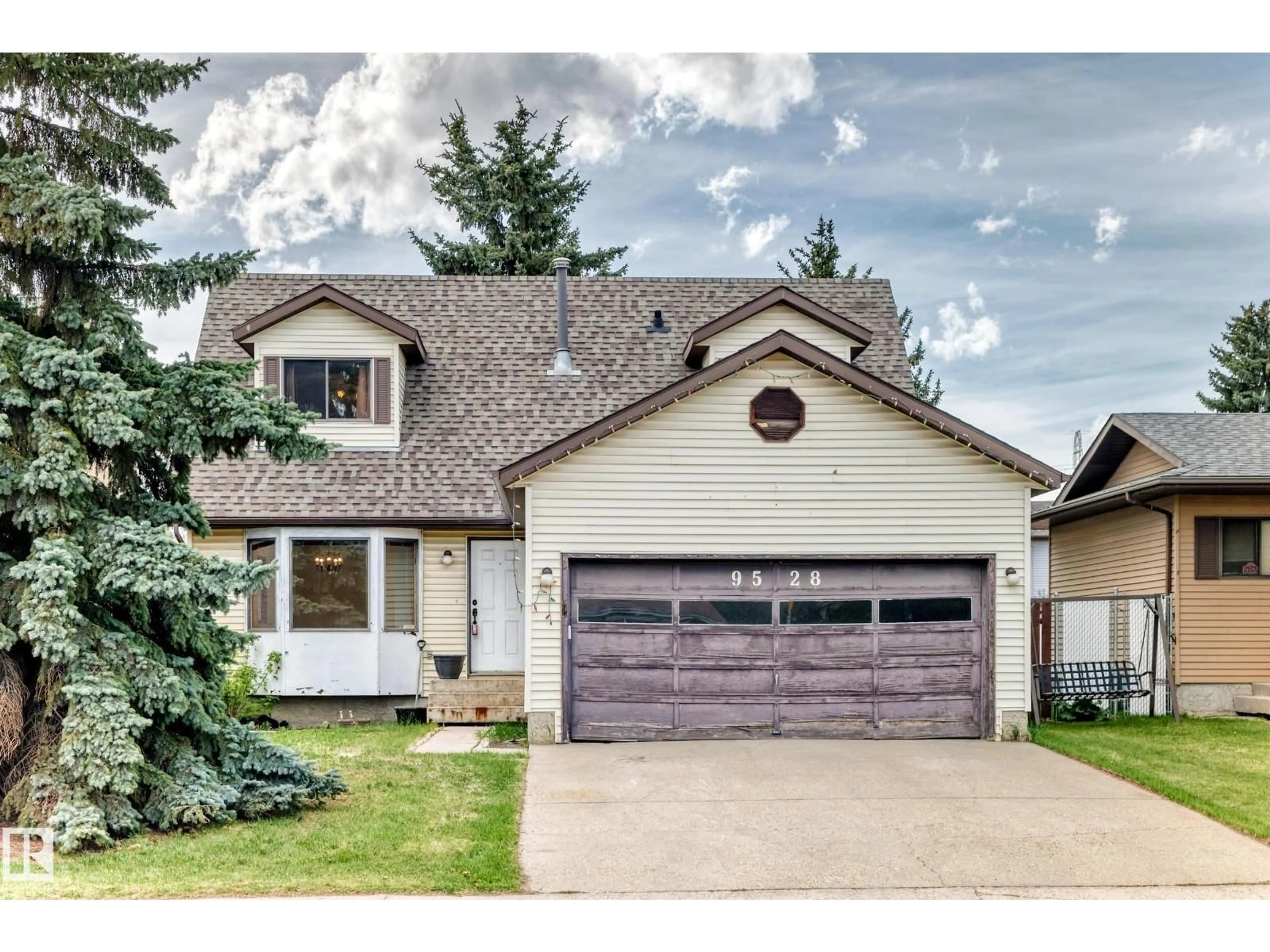 Home with vinyl exterior material, street for 9528 189 ST, Edmonton Alberta T5T5L3