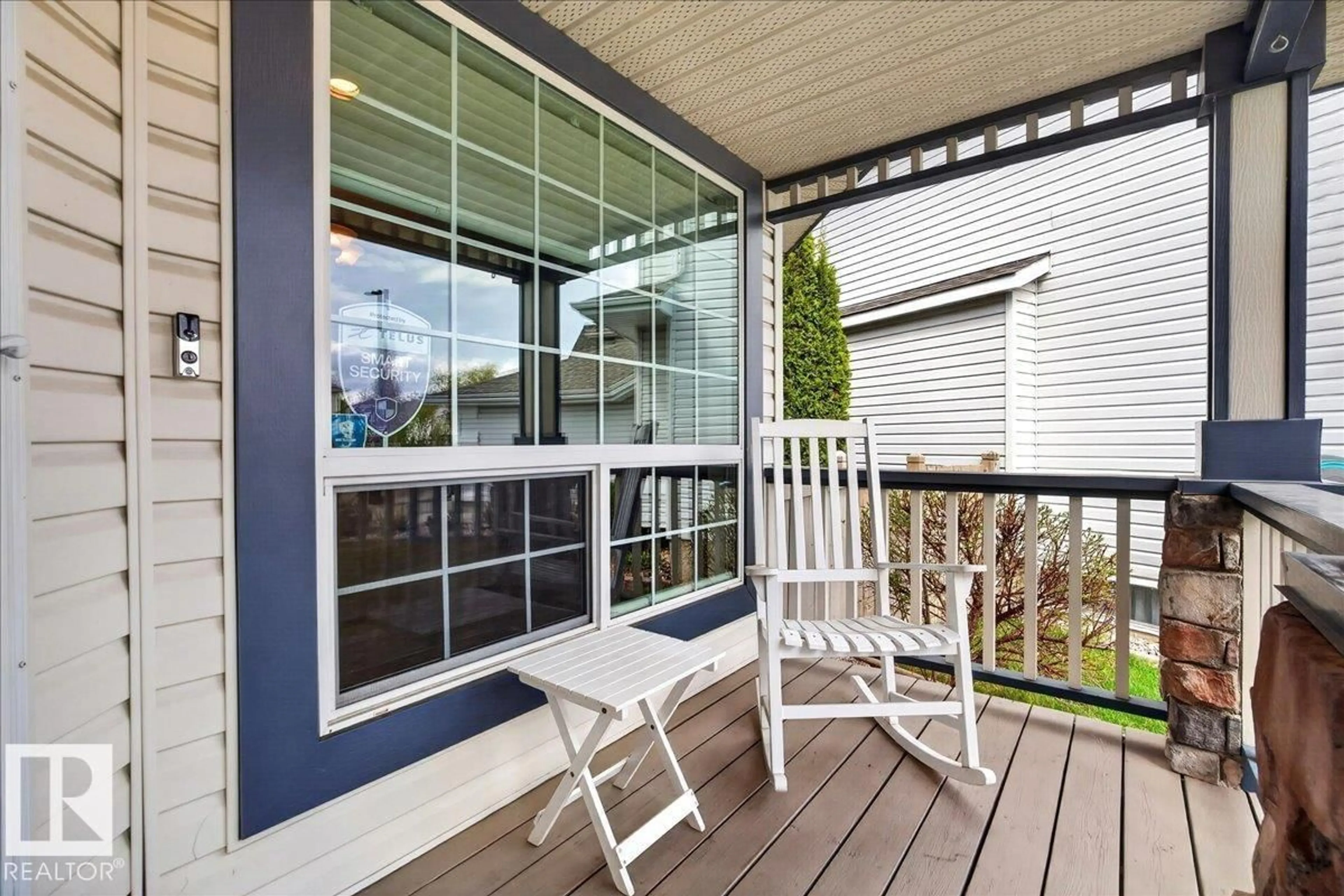 Patio, unknown for 11824 13 AV, Edmonton Alberta T6J7E9