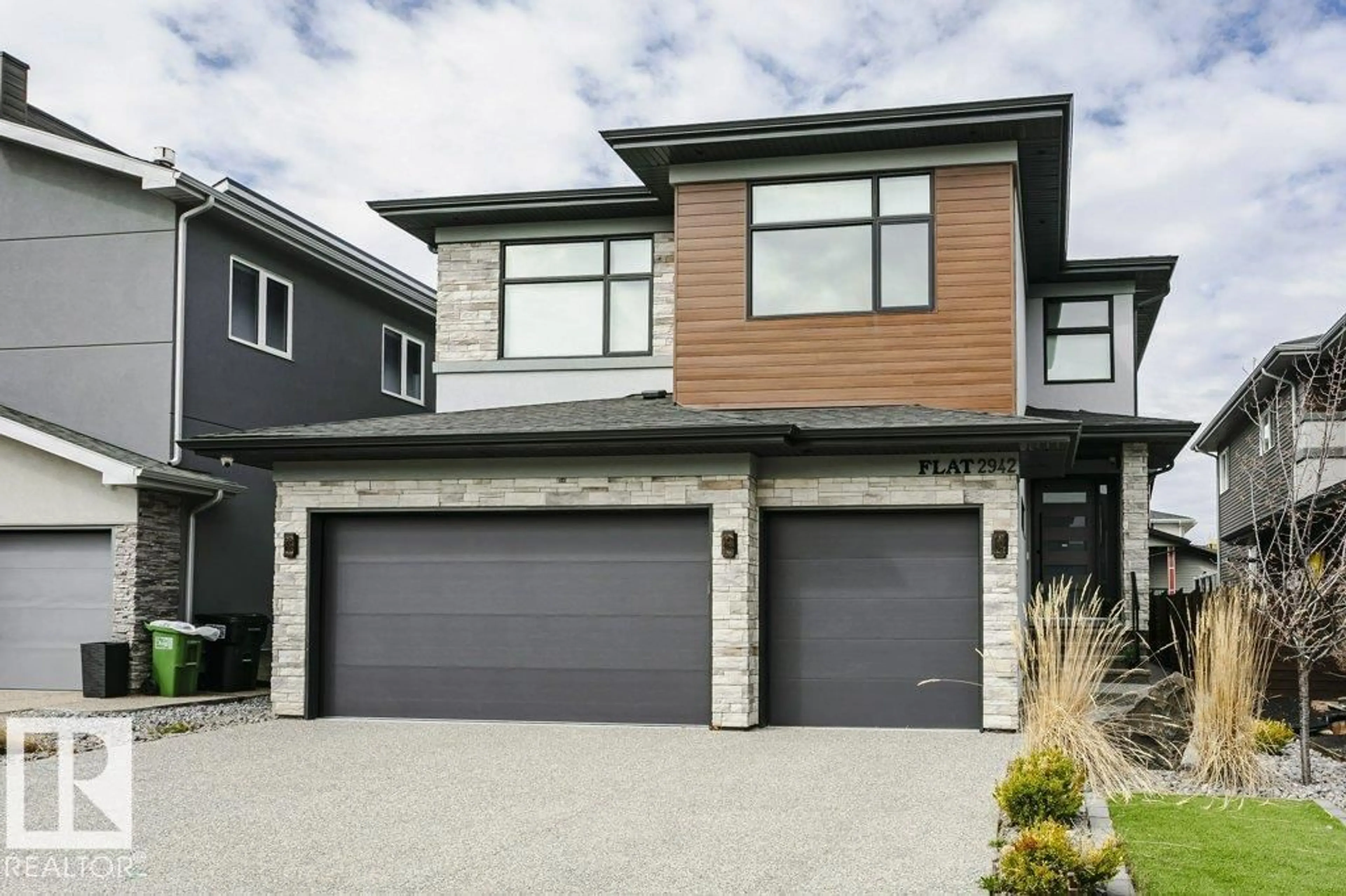 Home with vinyl exterior material, street for 2942 KOSTASH DR, Edmonton Alberta T6W3J8