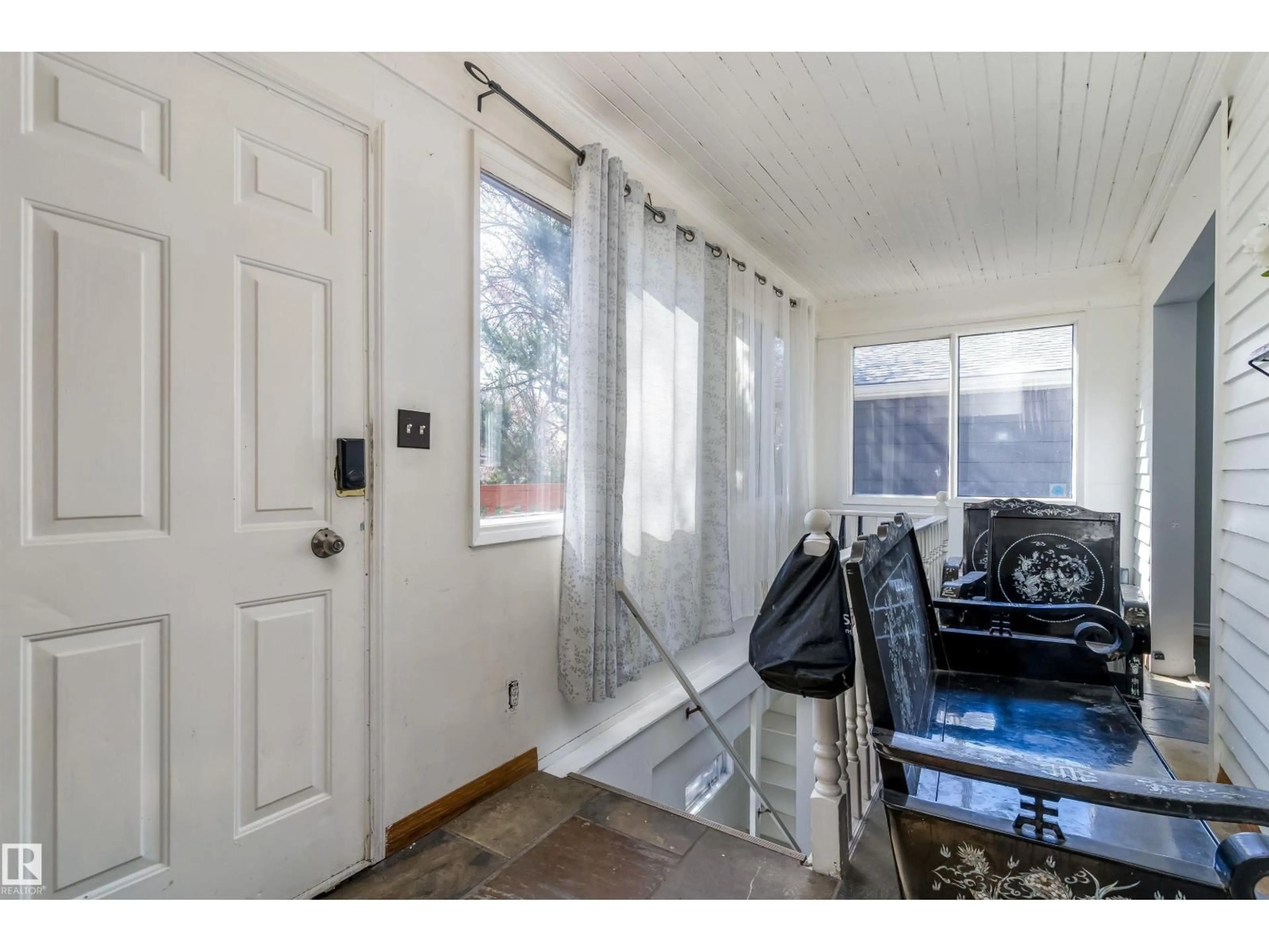 Indoor entryway for 12770 117 ST, Edmonton Alberta T5E5J5