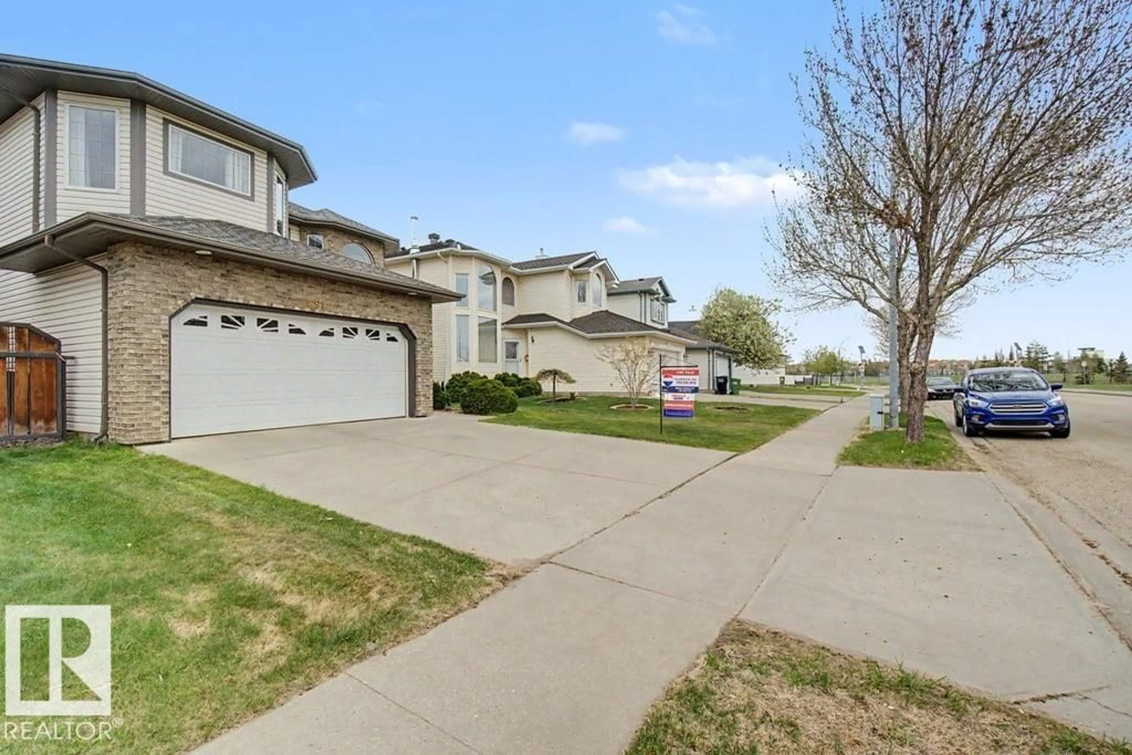 A pic from outside/outdoor area/front of a property/back of a property/a pic from drone, street for 16516 87 ST, Edmonton Alberta T5Z3X1