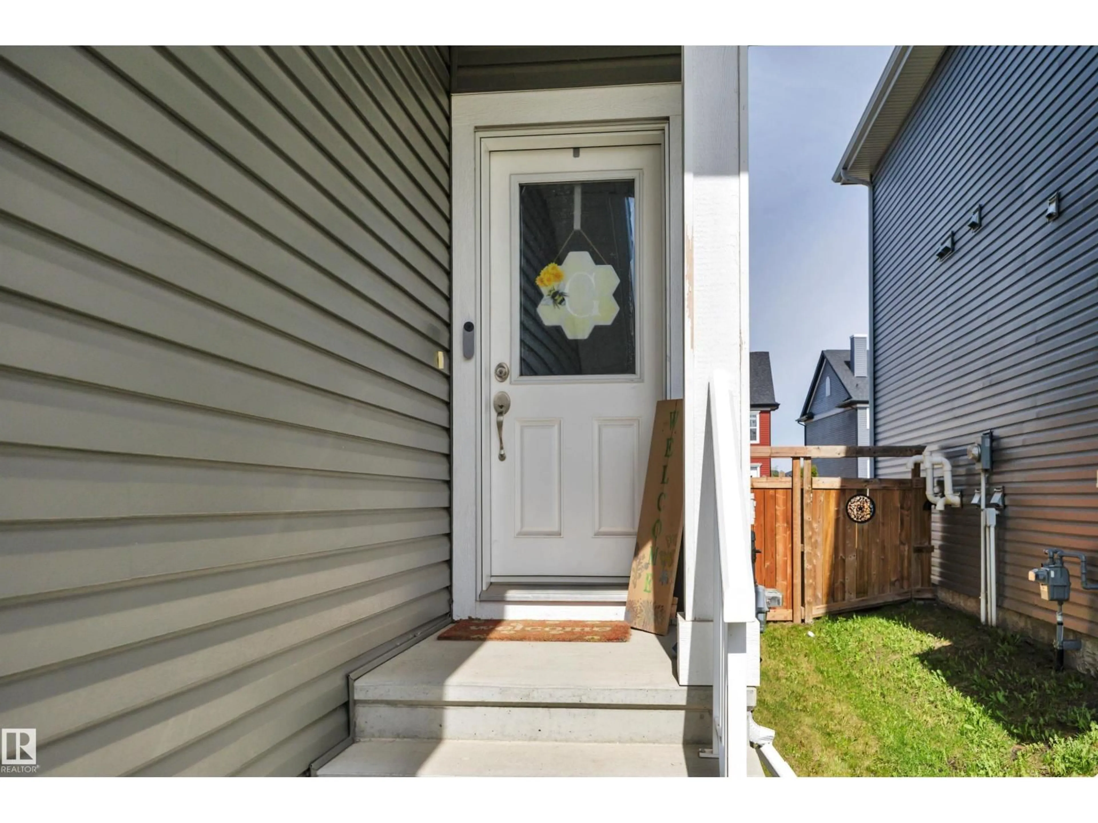 Indoor entryway for 560 STURTZ LI, Leduc Alberta T9E1E3
