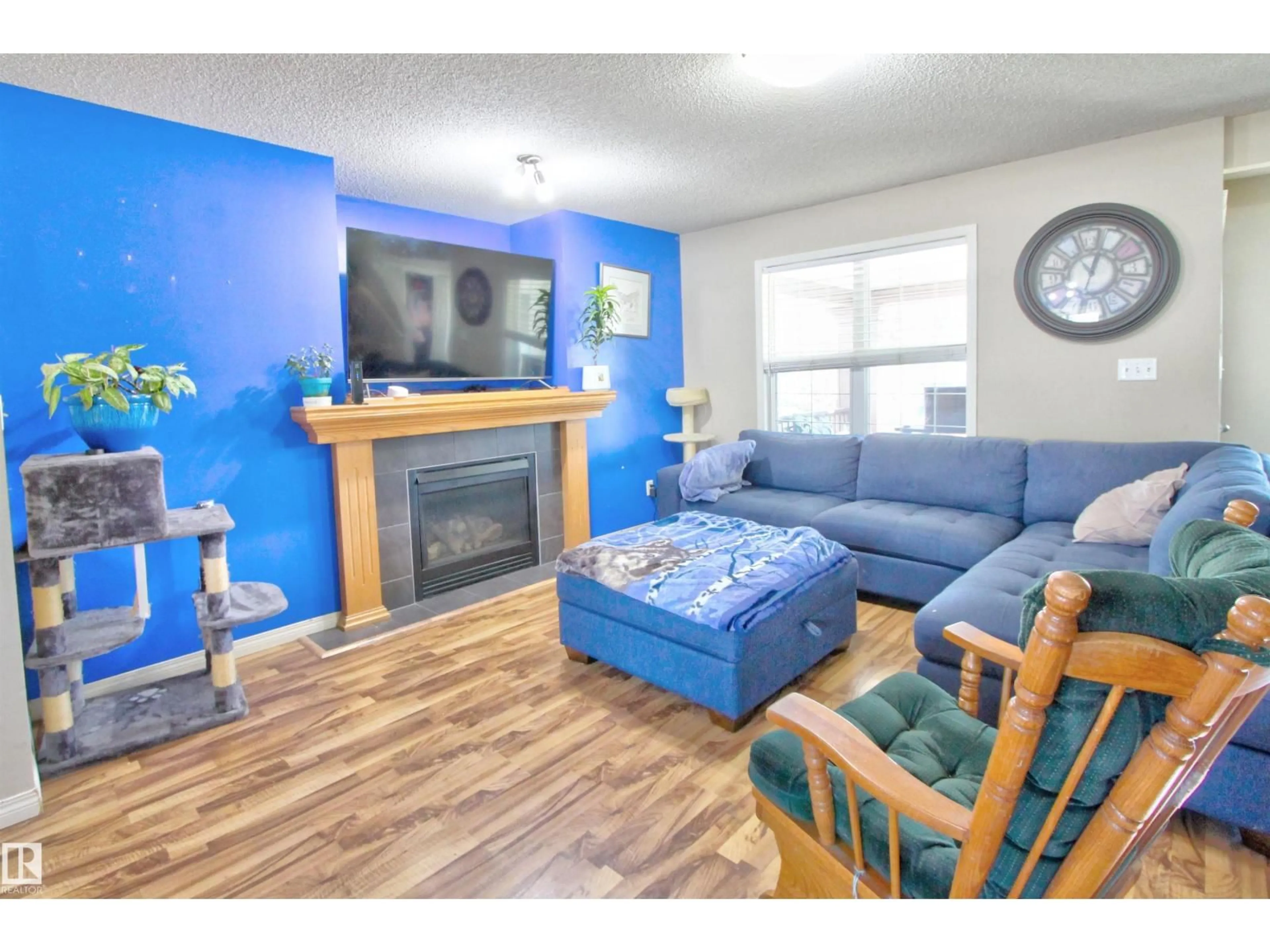 Living room with furniture, wood/laminate floor for 14820 140 ST, Edmonton Alberta T6V0A4