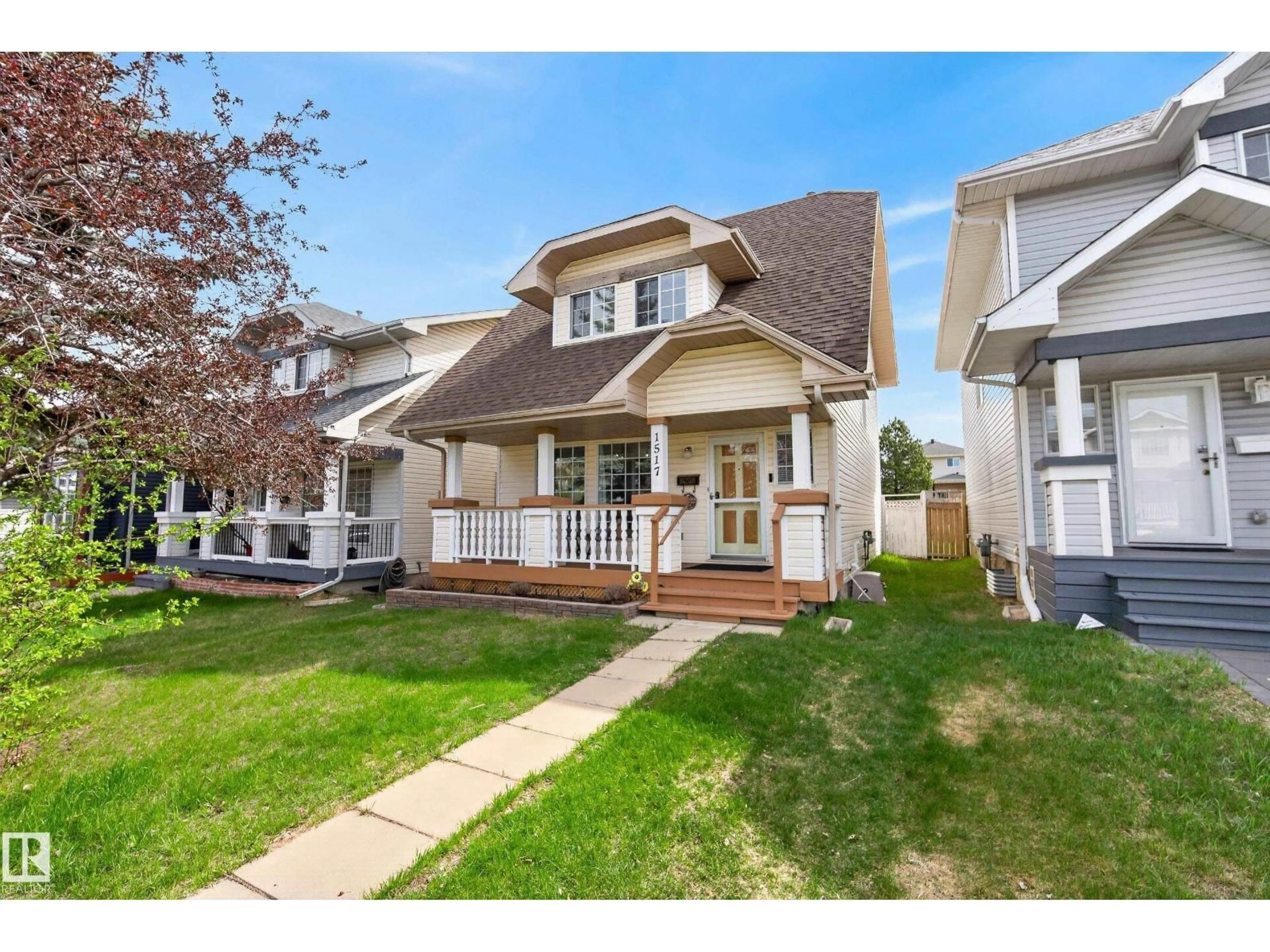 Home with vinyl exterior material, street for 1517 JARVIS CR, Edmonton Alberta T6L6S4