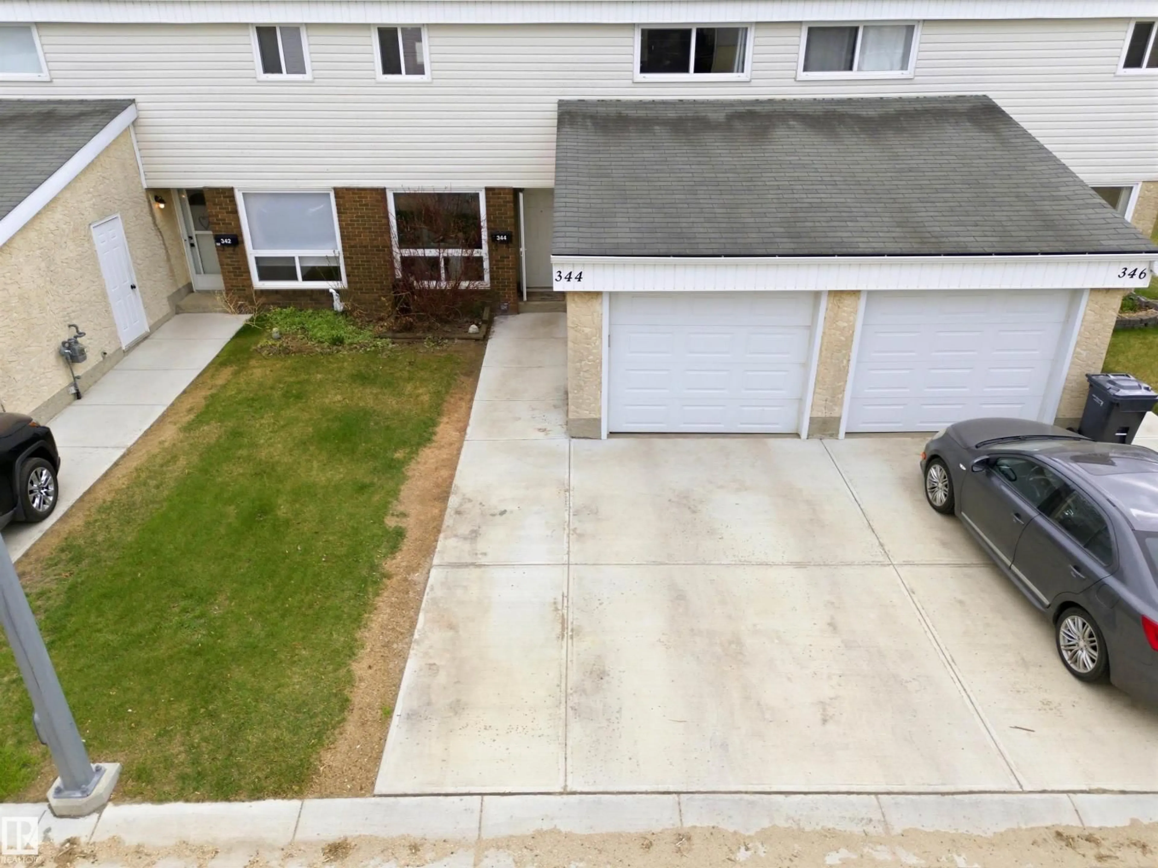 A pic from outside/outdoor area/front of a property/back of a property/a pic from drone, street for 344 GRANDIN VG, St. Albert Alberta T8N2R6