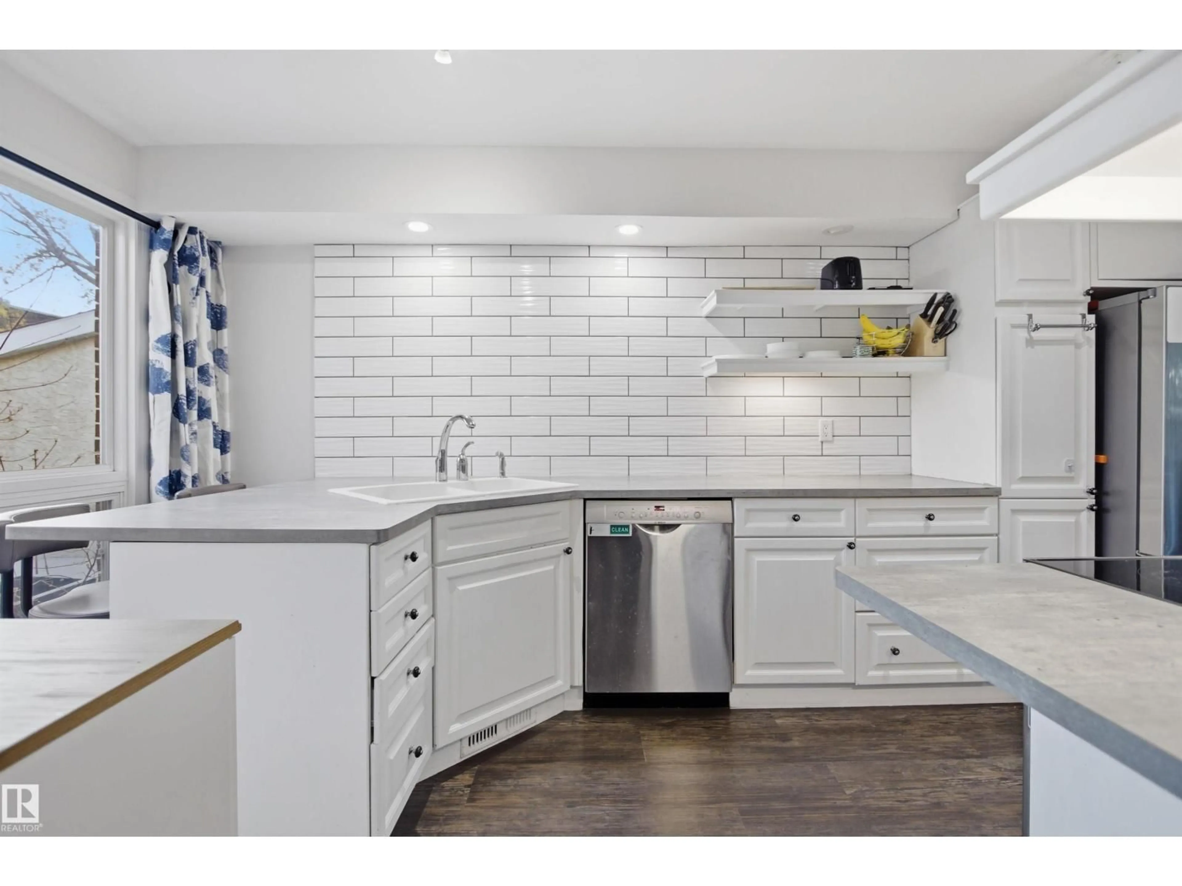 Open concept kitchen, ceramic/tile floor for 344 GRANDIN VG, St. Albert Alberta T8N2R6