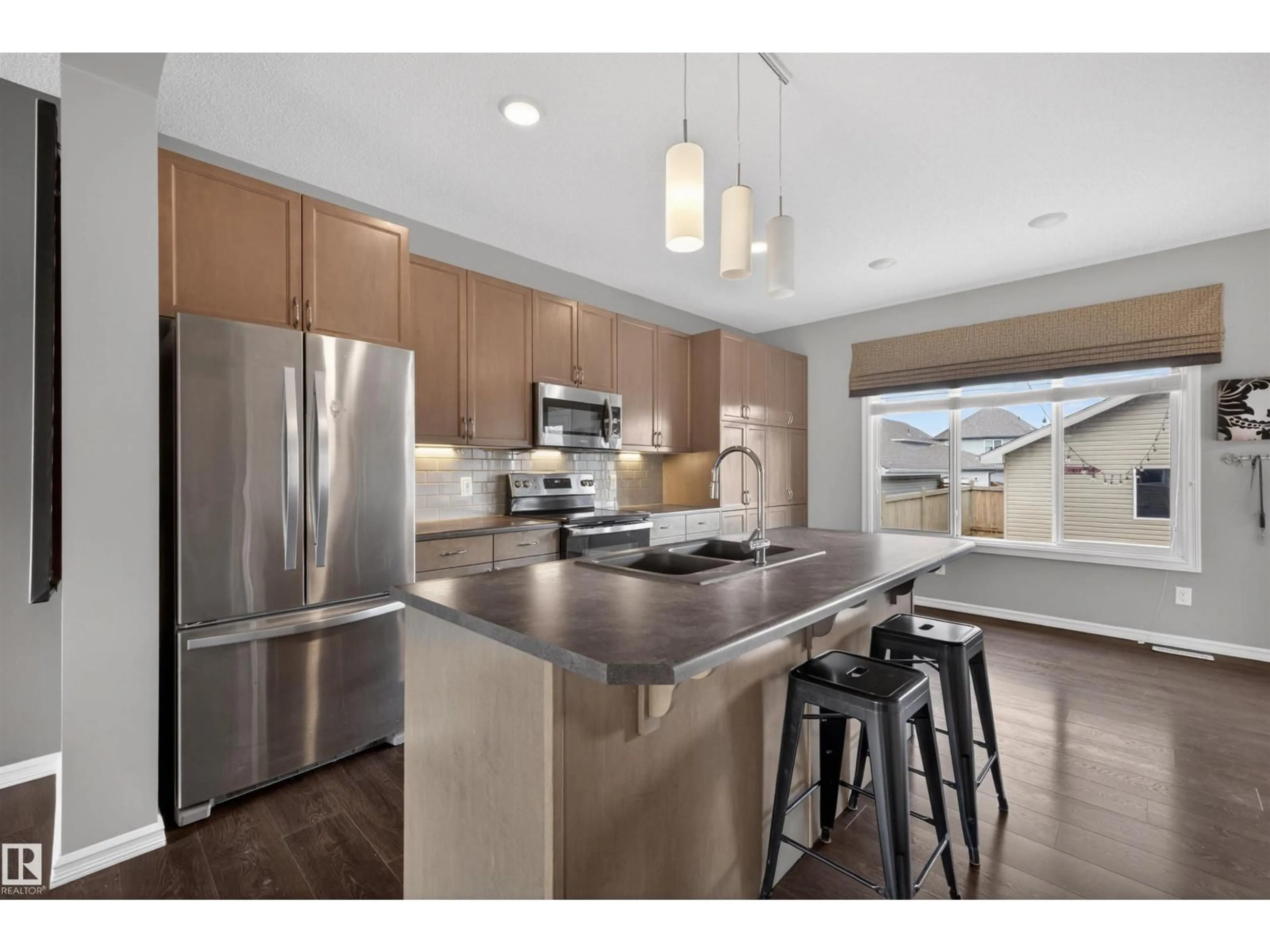 Open concept kitchen, unknown for 828 36 AV, Edmonton Alberta T6T1A1