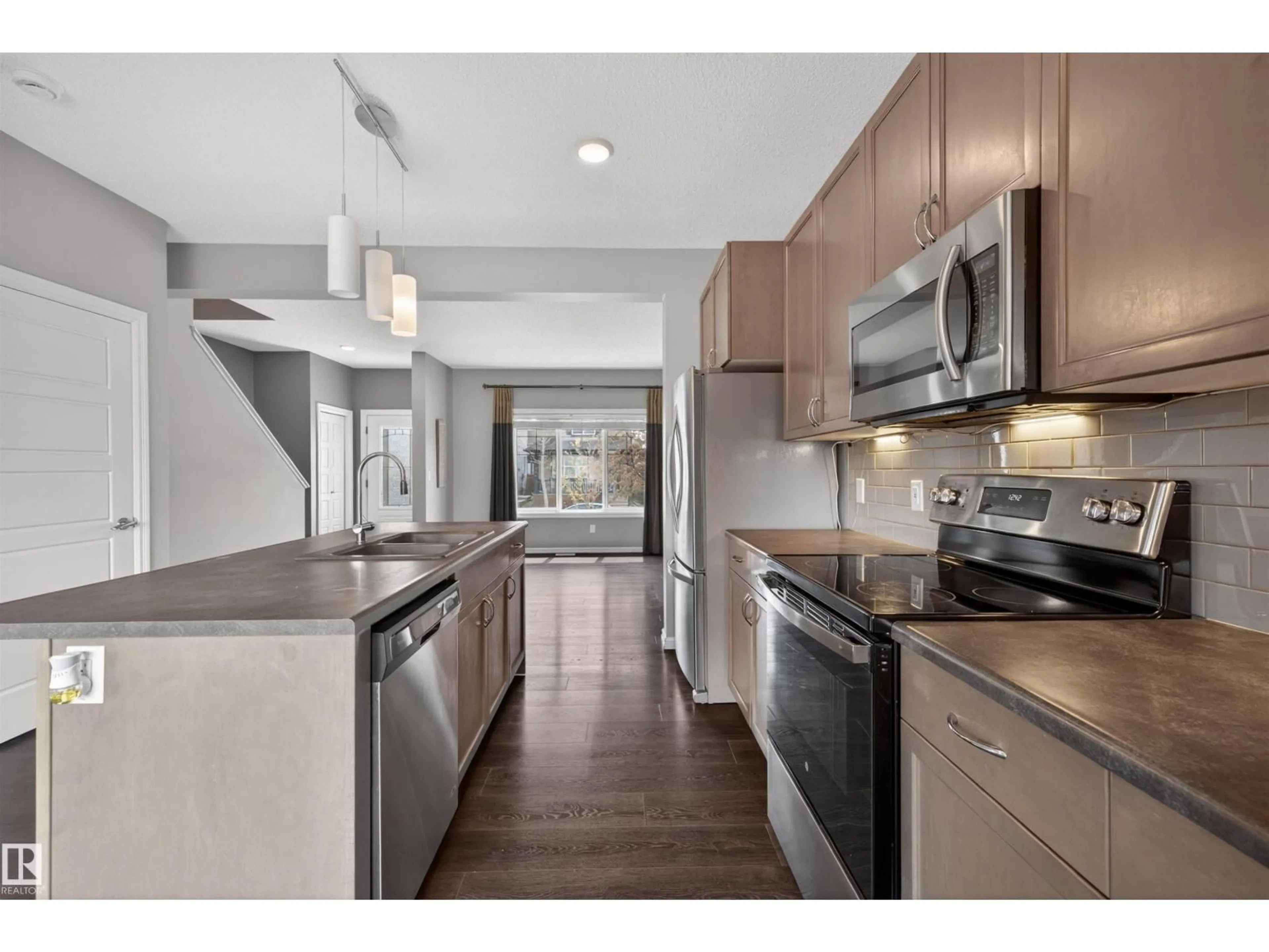 Open concept kitchen, unknown for 828 36 AV, Edmonton Alberta T6T1A1