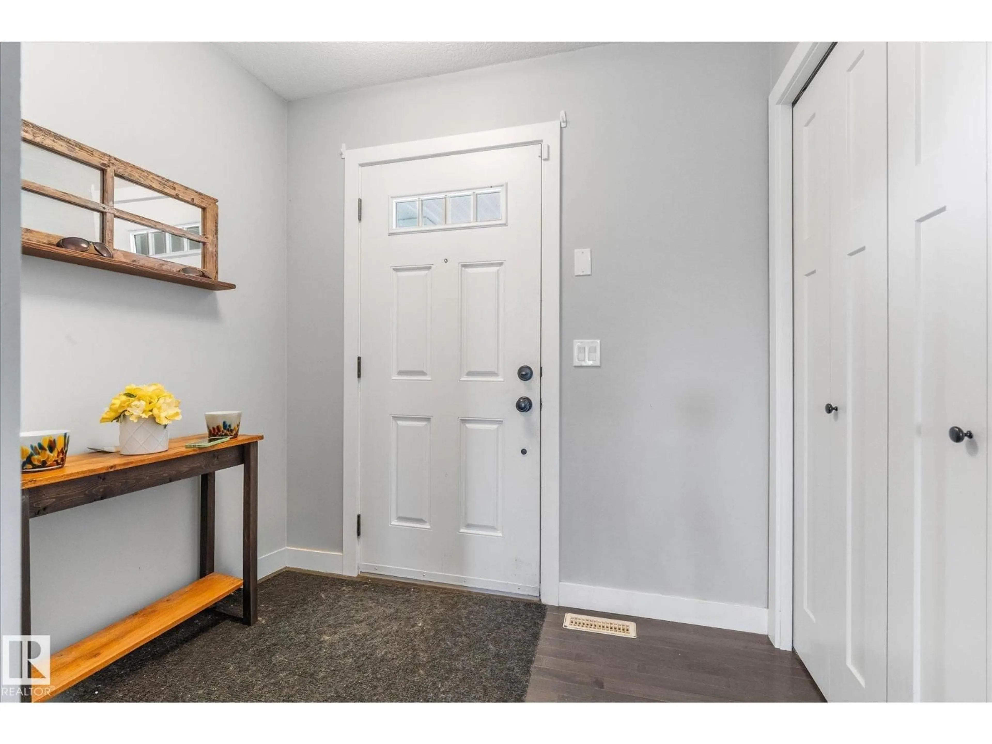 Indoor entryway for 3 RICHMOND LI, Fort Saskatchewan Alberta T8L0S2