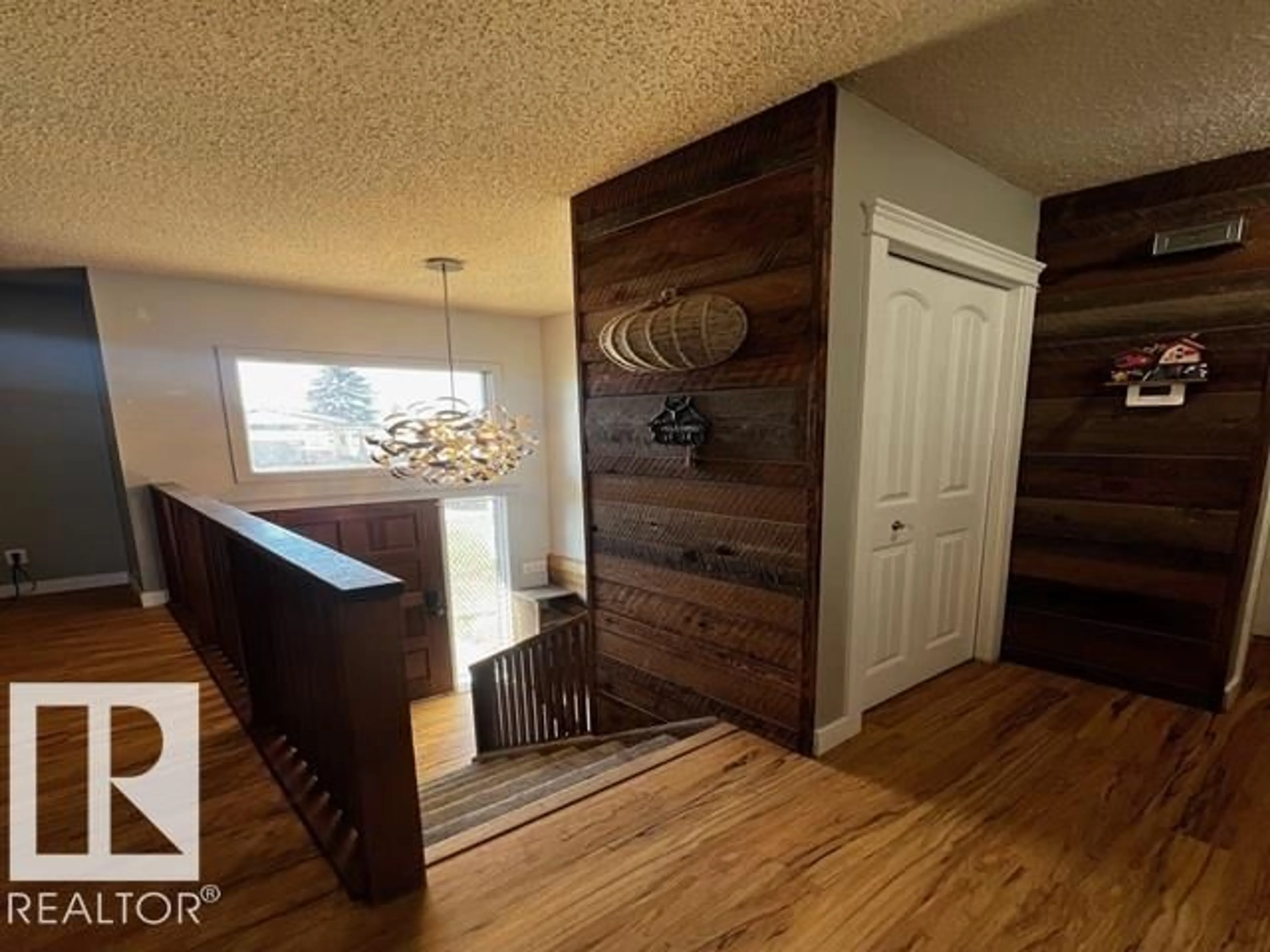 Indoor entryway for 8804 29 AV, Edmonton Alberta T6K2X6