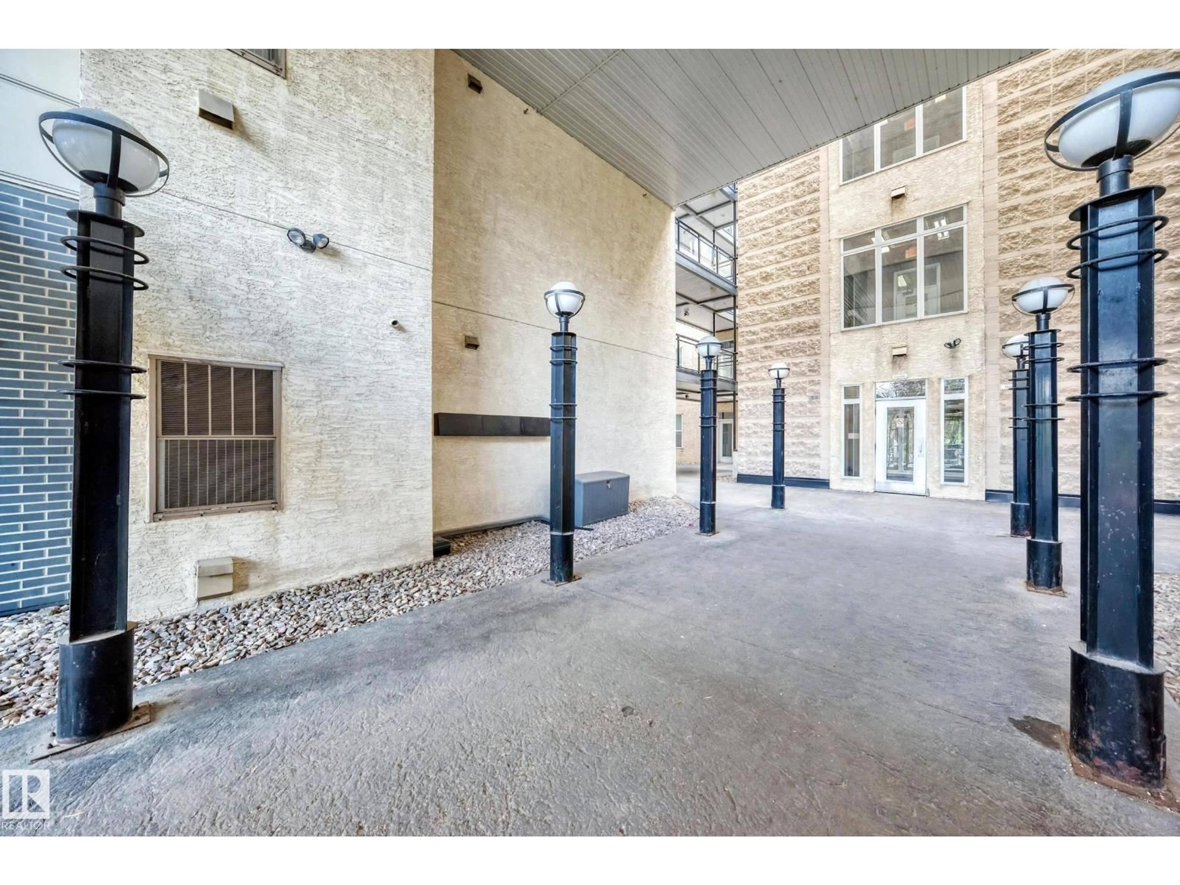 Indoor foyer for #216 - 10531 117 ST, Edmonton Alberta T5H0A8
