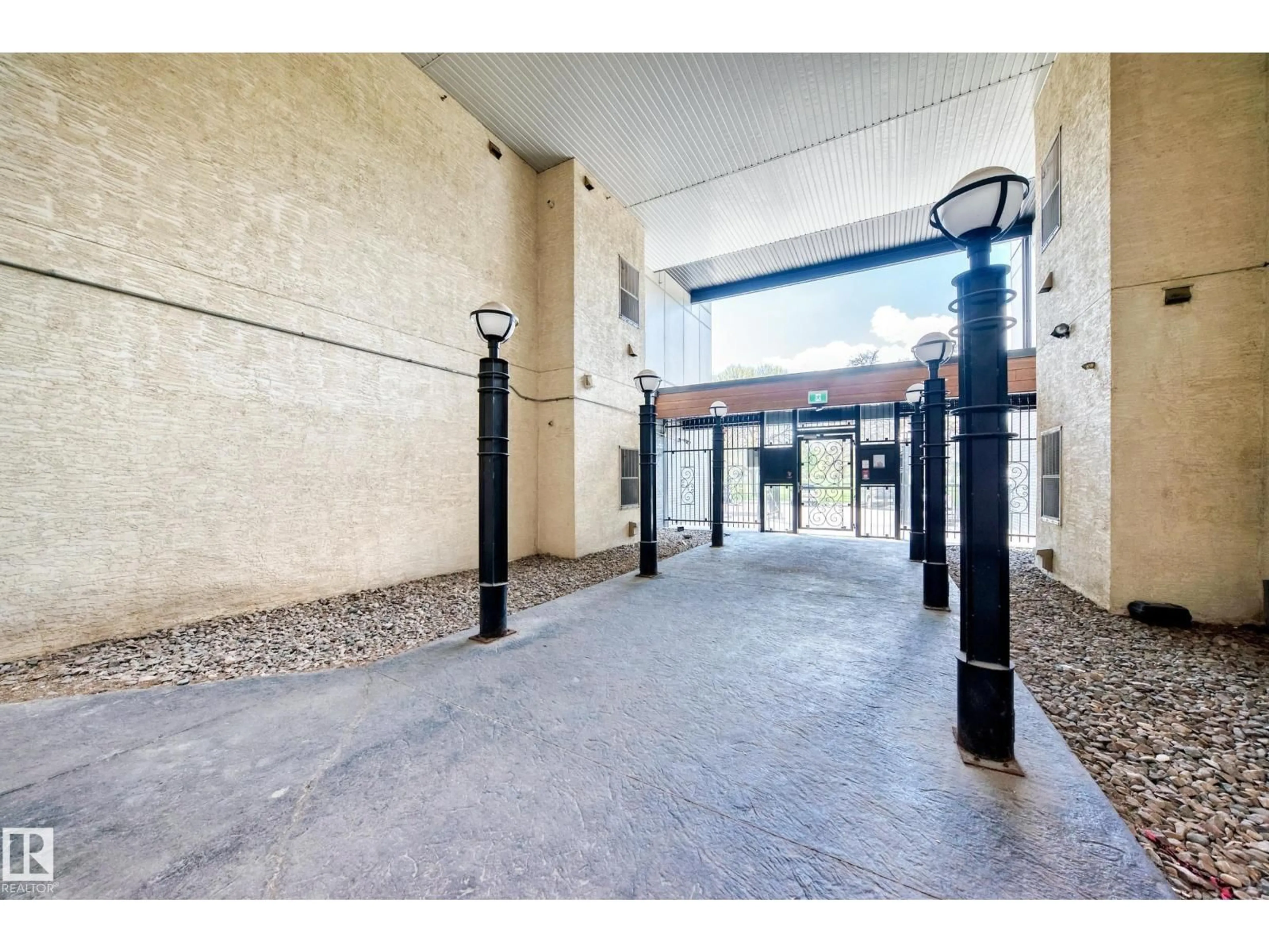 Indoor foyer for #216 - 10531 117 ST, Edmonton Alberta T5H0A8