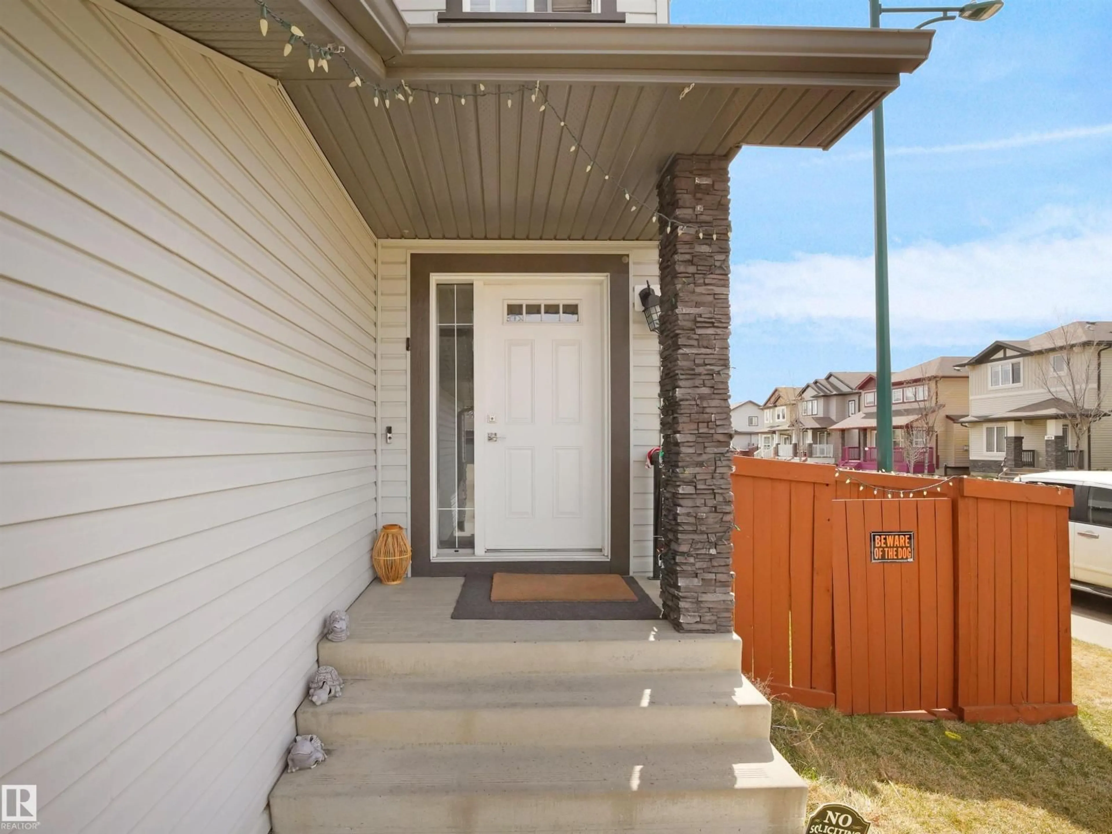 Unknown for NW - 3247 15 AV, Edmonton Alberta T6T0V1