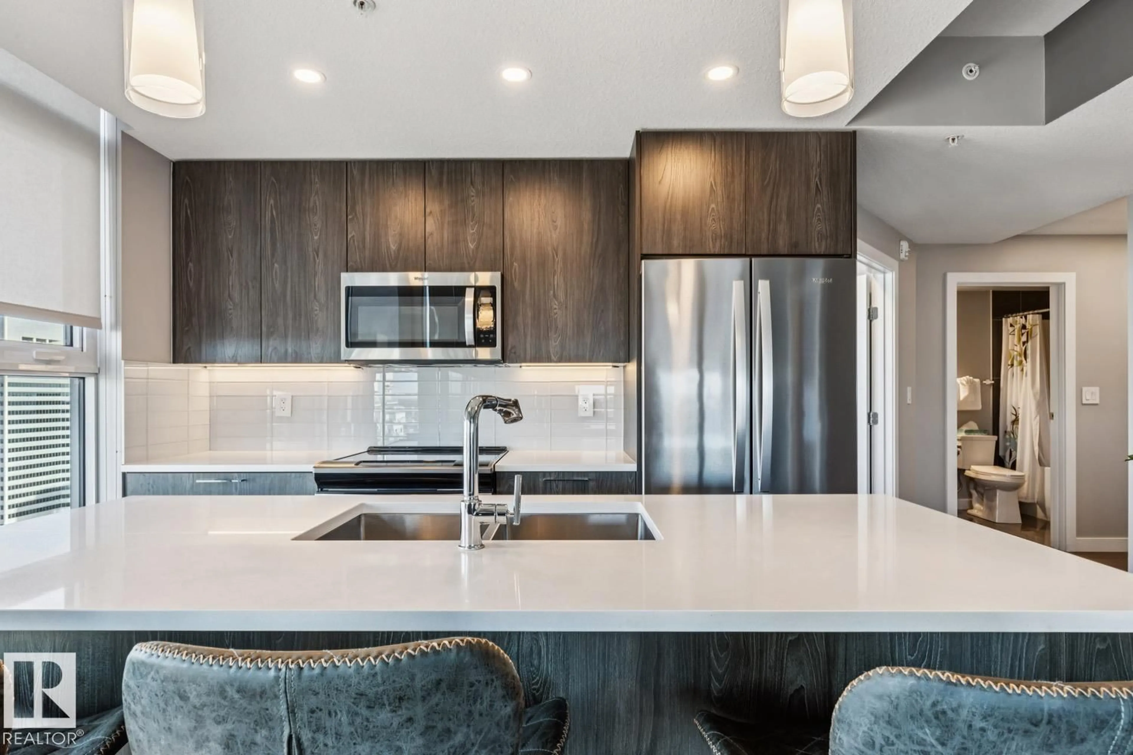 Contemporary kitchen, unknown for 3302 - 10180 103 ST NW, Edmonton Alberta T5J0L1