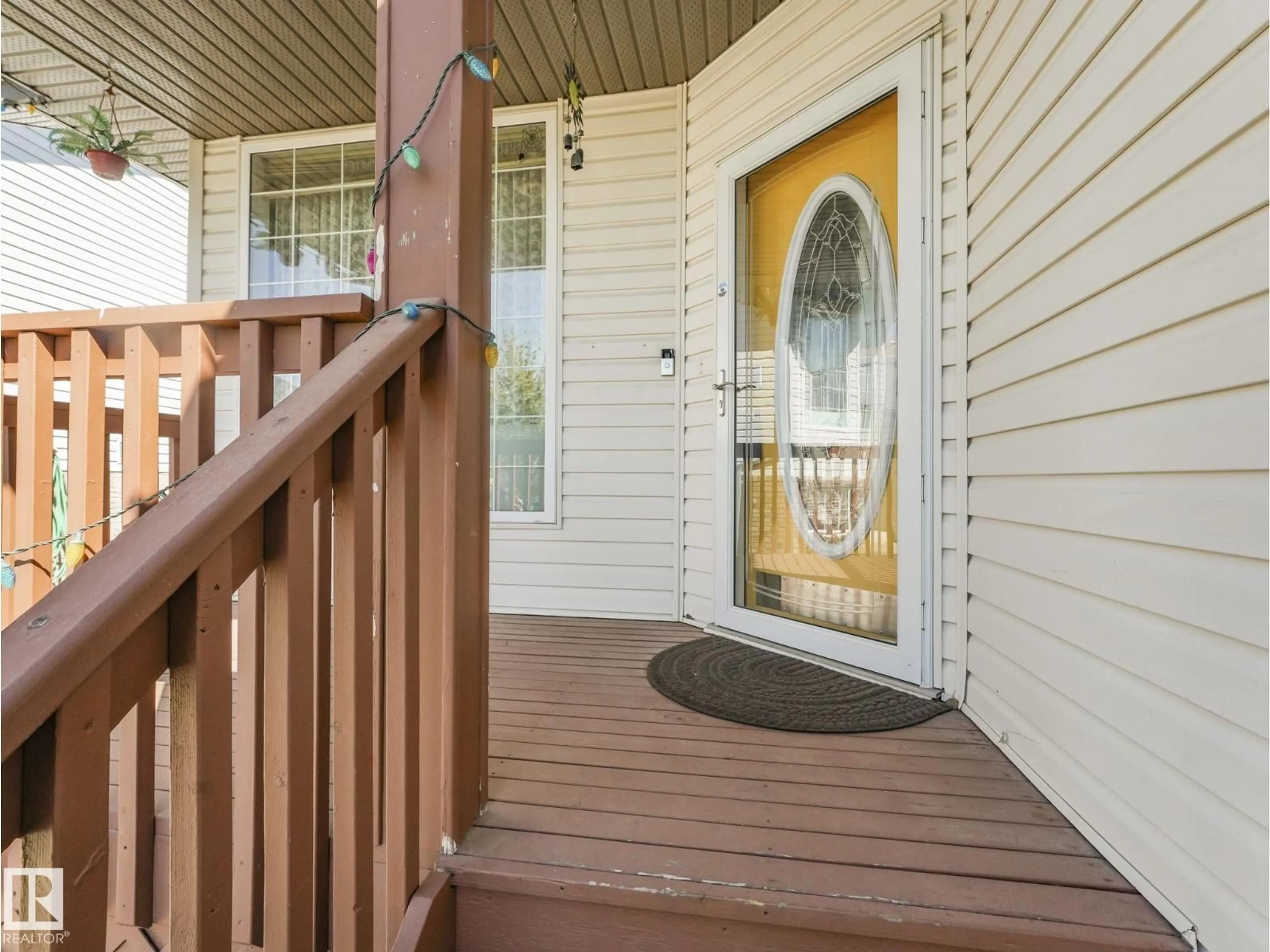 Indoor entryway for 3620 130 AV, Edmonton Alberta T5A5G1
