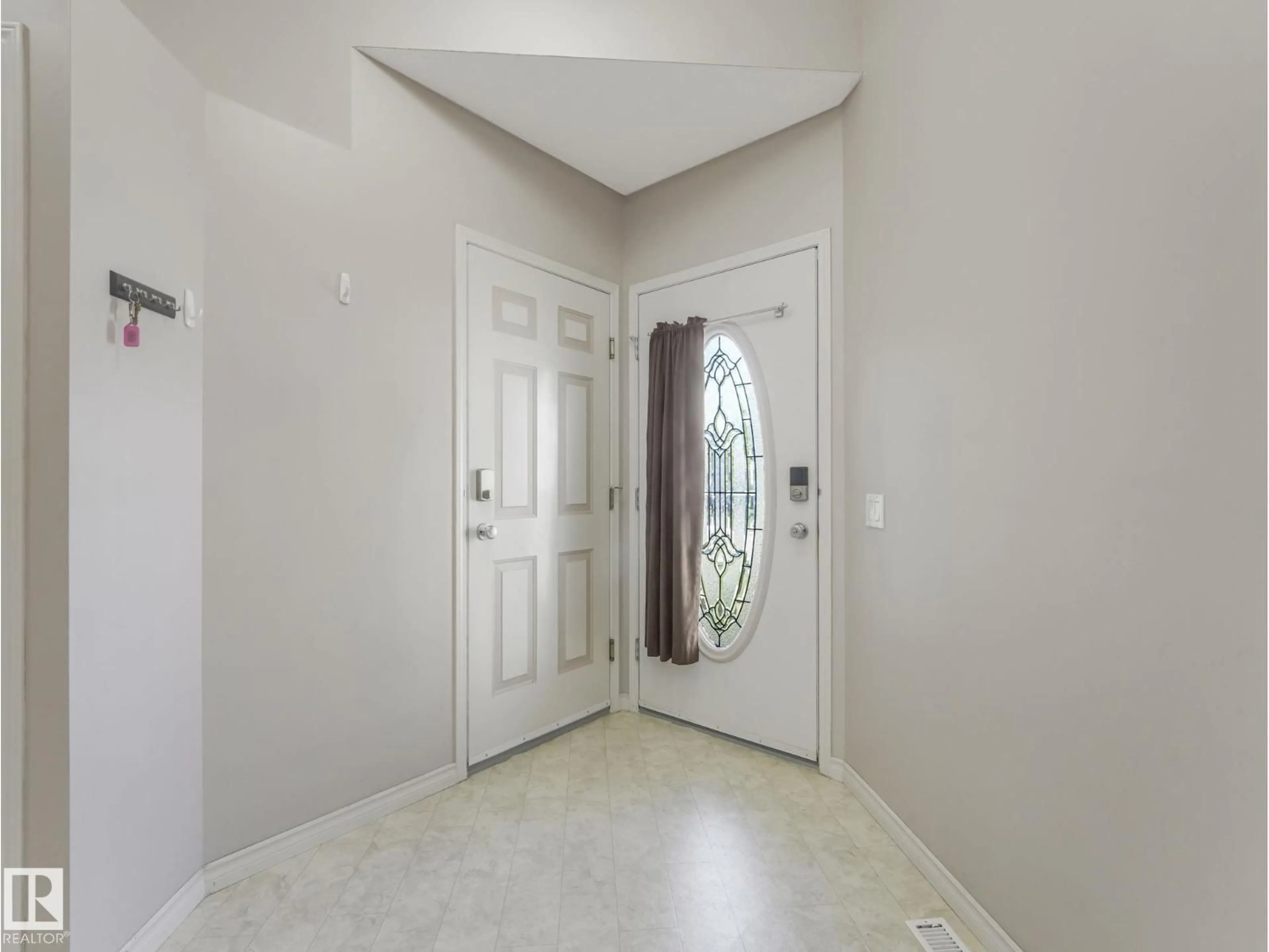 Indoor entryway for 3620 130 AV, Edmonton Alberta T5A5G1