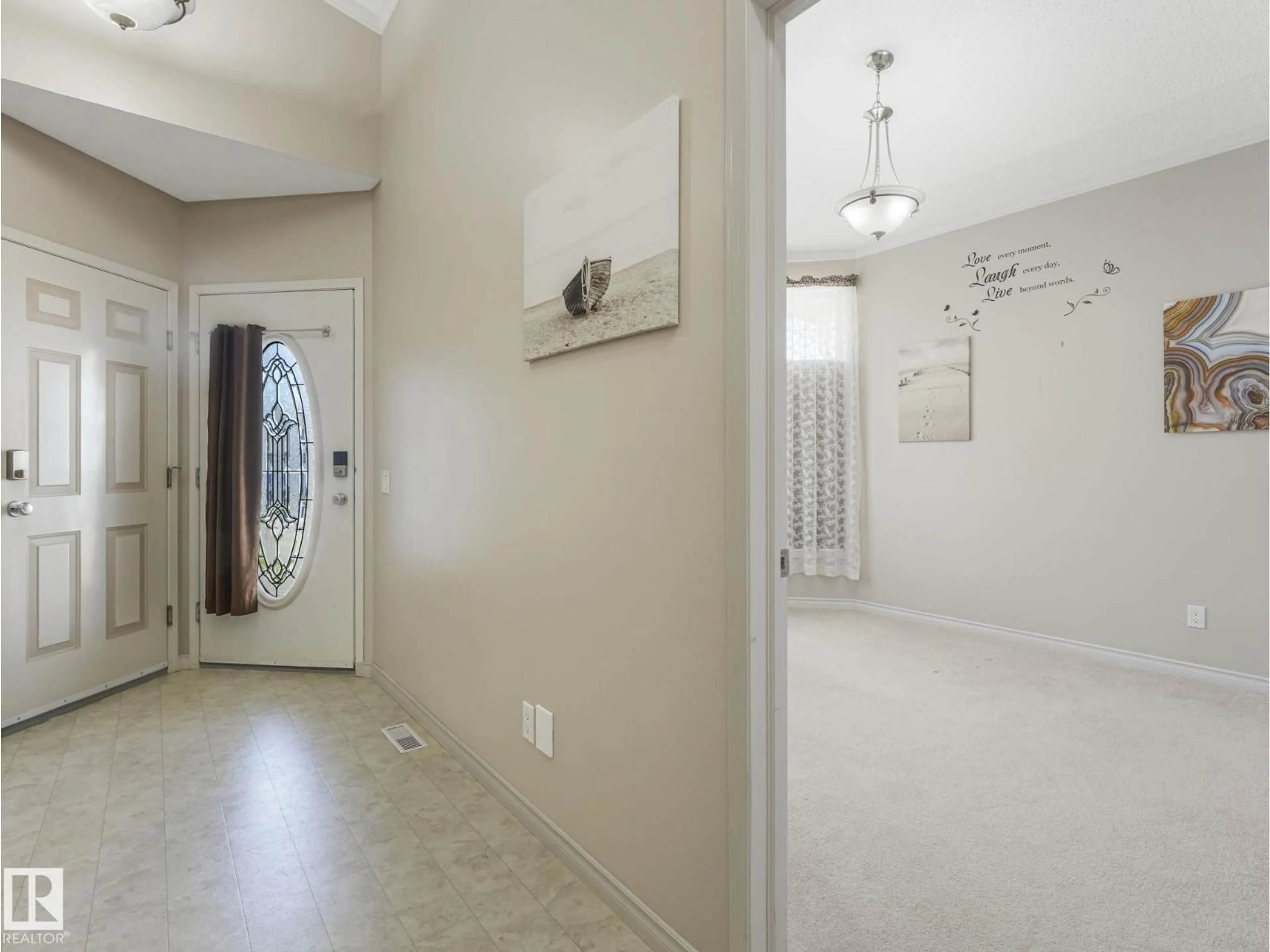 Indoor entryway for 3620 130 AV, Edmonton Alberta T5A5G1