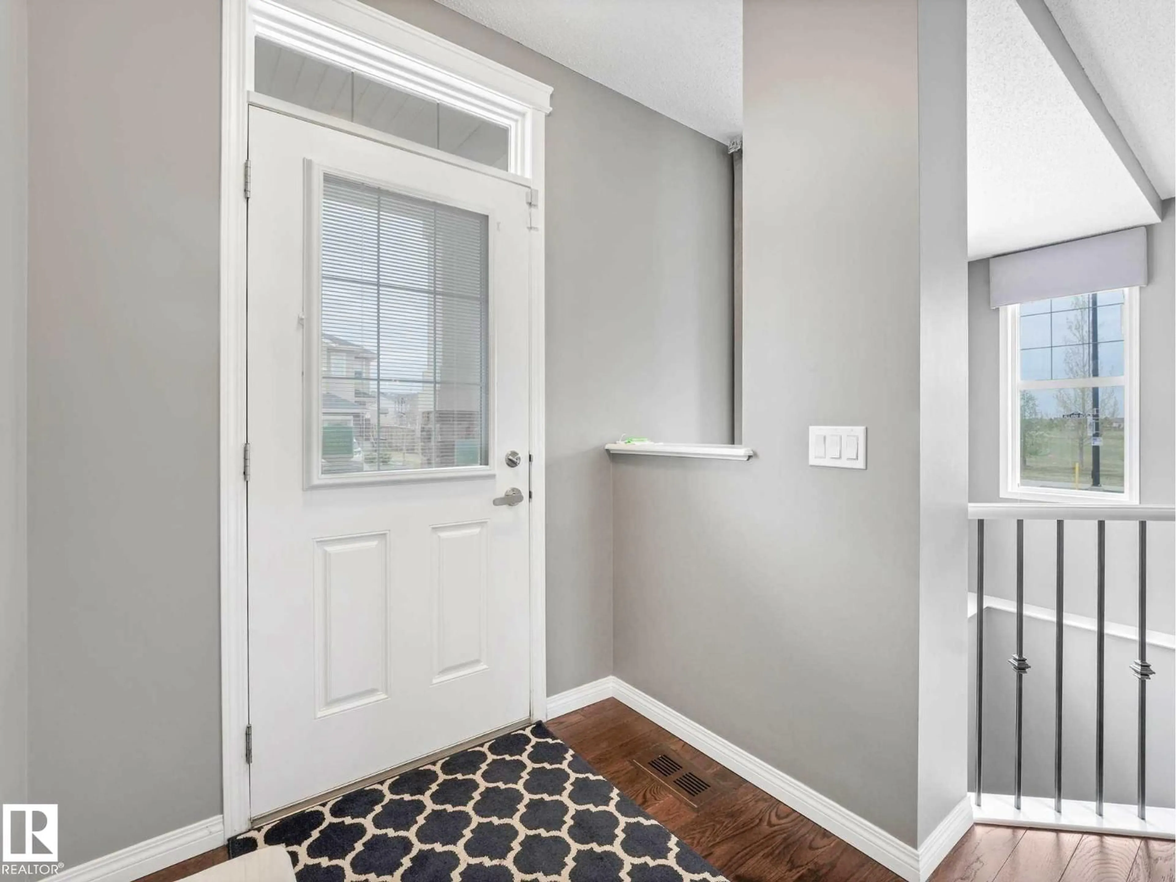 Indoor entryway for 5922 ANTHONY CR, Edmonton Alberta T6W3H4