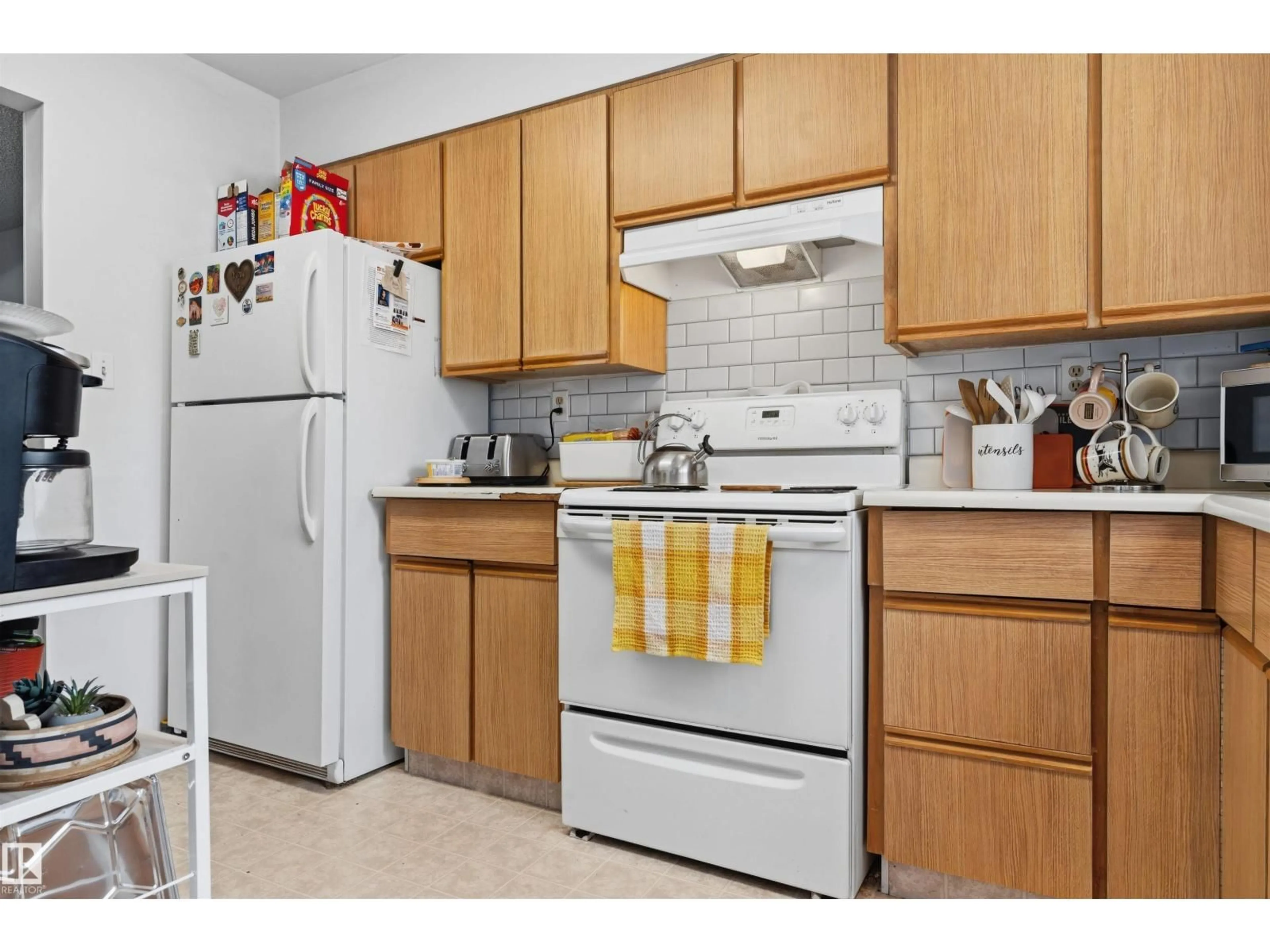 Standard kitchen, unknown for 54 - 1904 48 ST, Edmonton Alberta T6L5H3