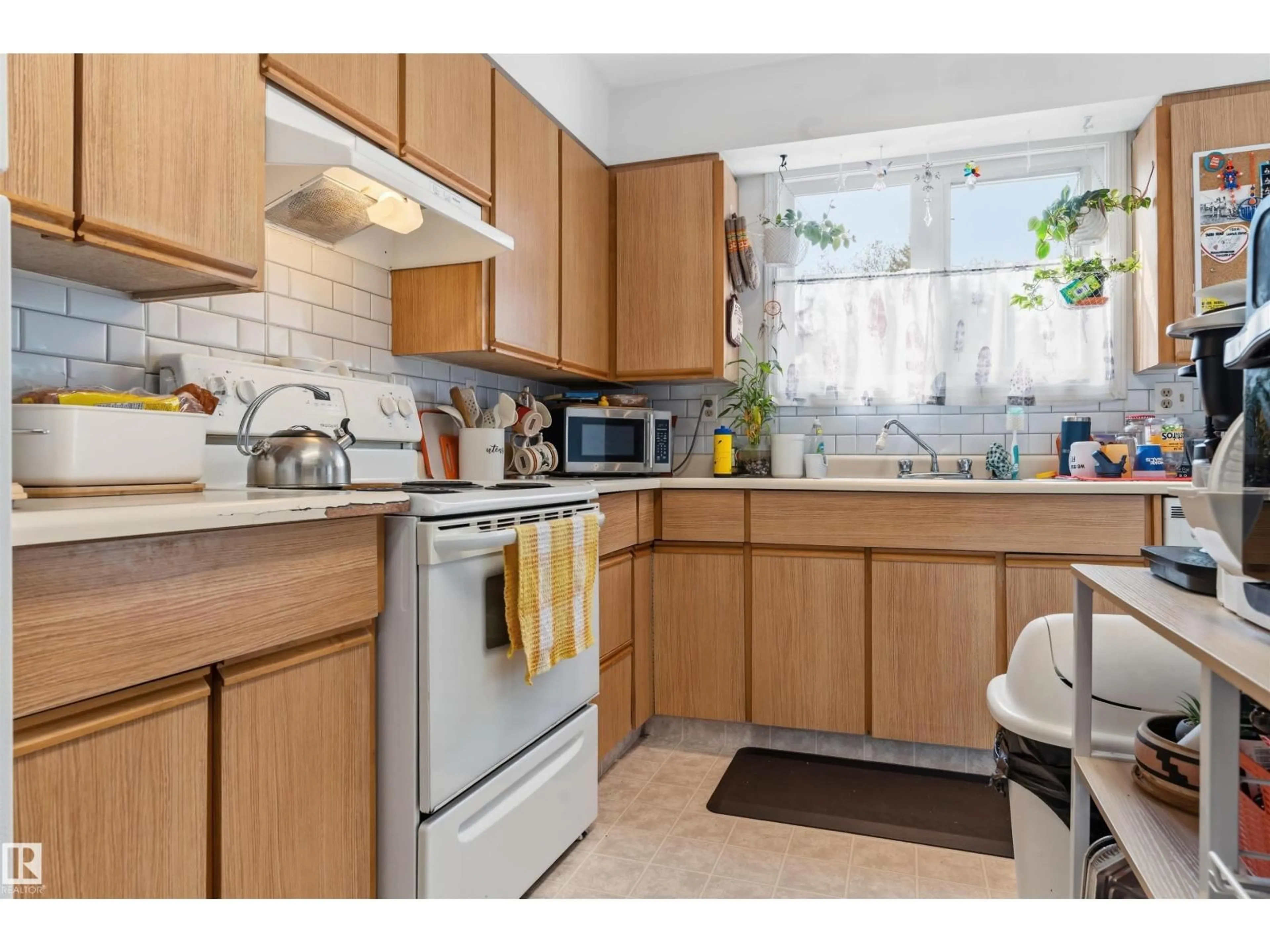 Standard kitchen, unknown for 54 - 1904 48 ST, Edmonton Alberta T6L5H3