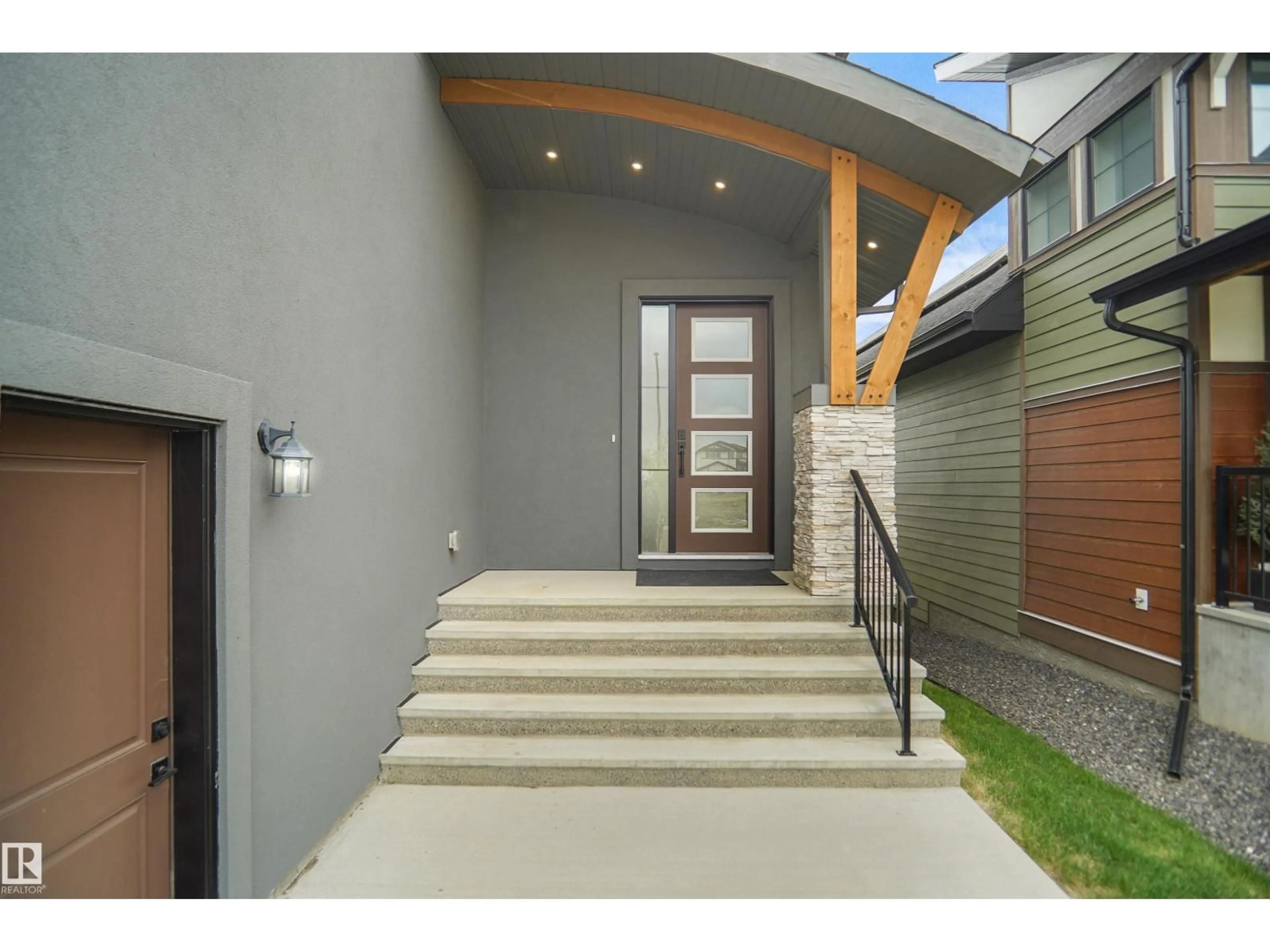 Indoor entryway for 162 EDGEWATER CI, Leduc Alberta T9E1K5