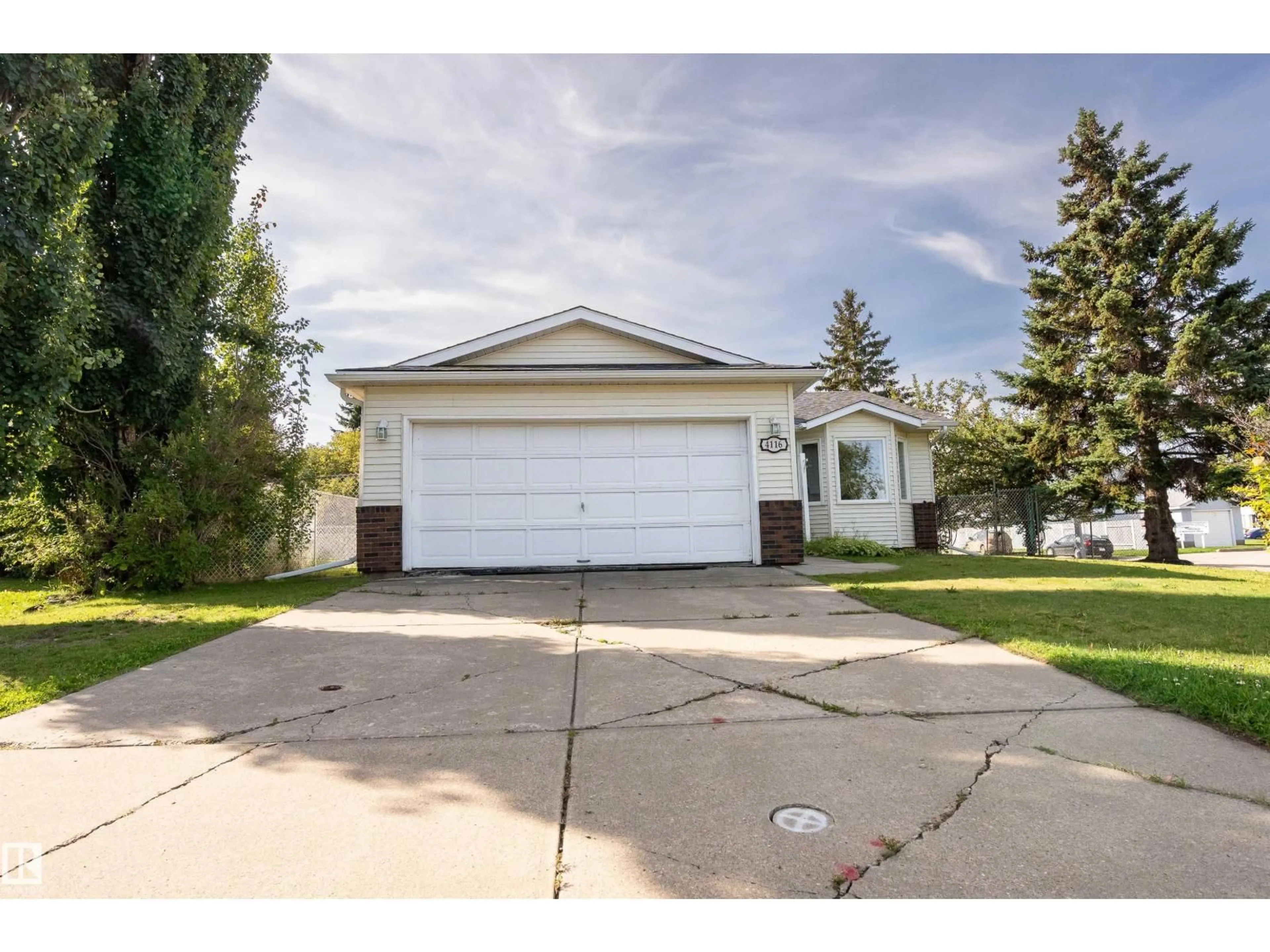 Home with vinyl exterior material, street for 4116 44 AV, Stony Plain Alberta T7Z1K3