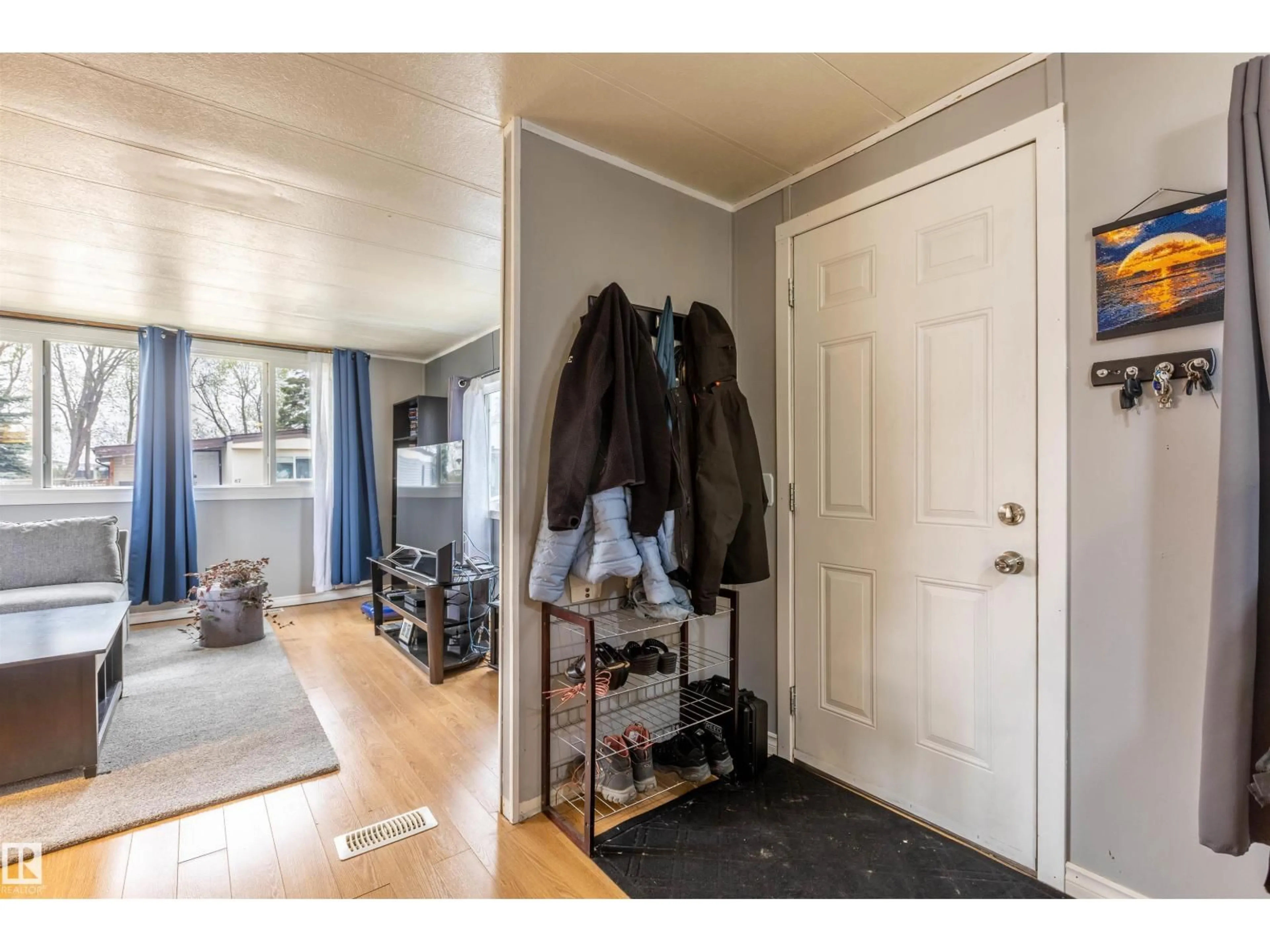 Indoor entryway for 62 10401 101A ST, Morinville Alberta T8R1B2