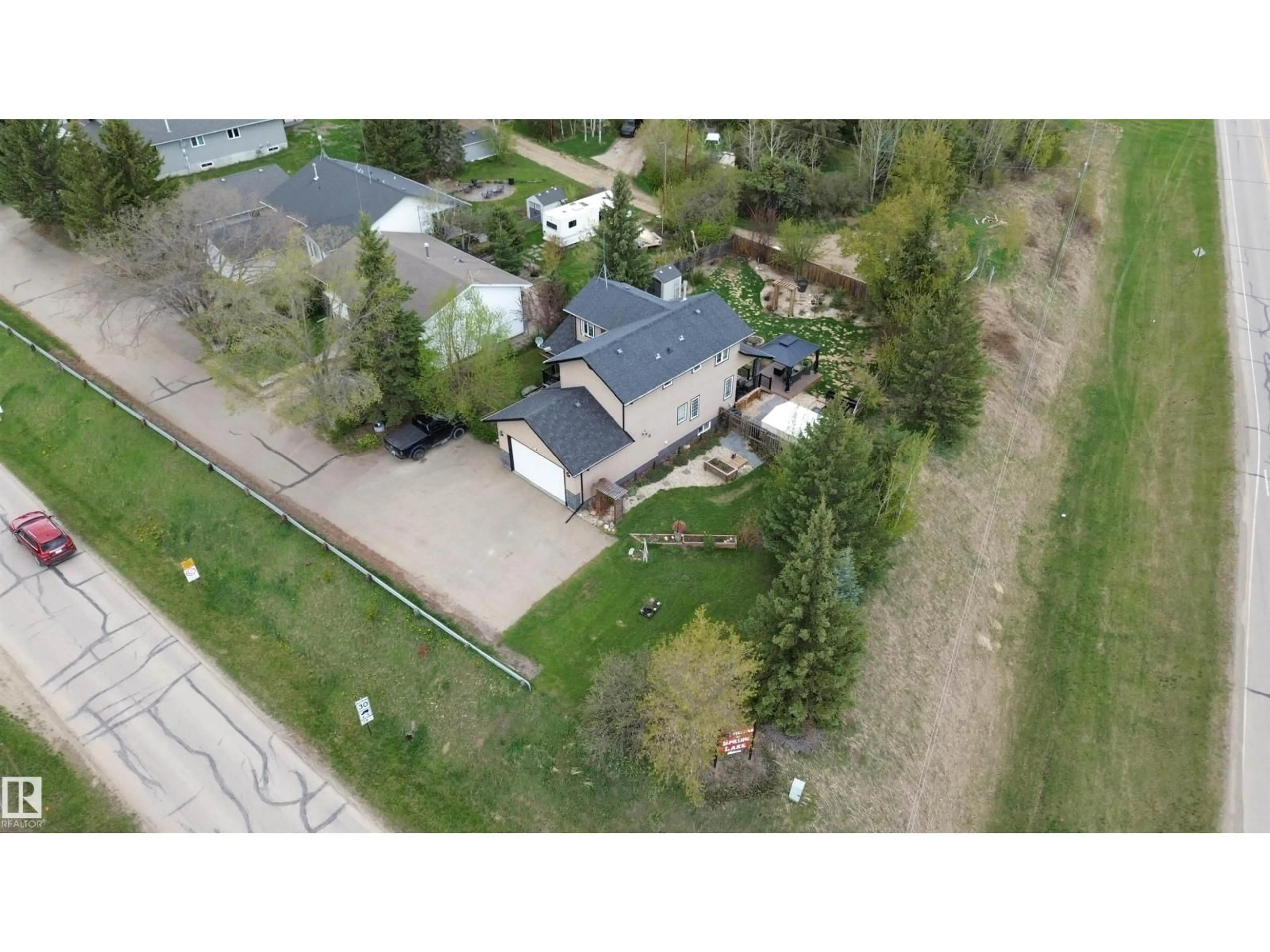 A pic from outside/outdoor area/front of a property/back of a property/a pic from drone, street for 501 LAKESIDE DR, Rural Parkland County Alberta T7Z2V5
