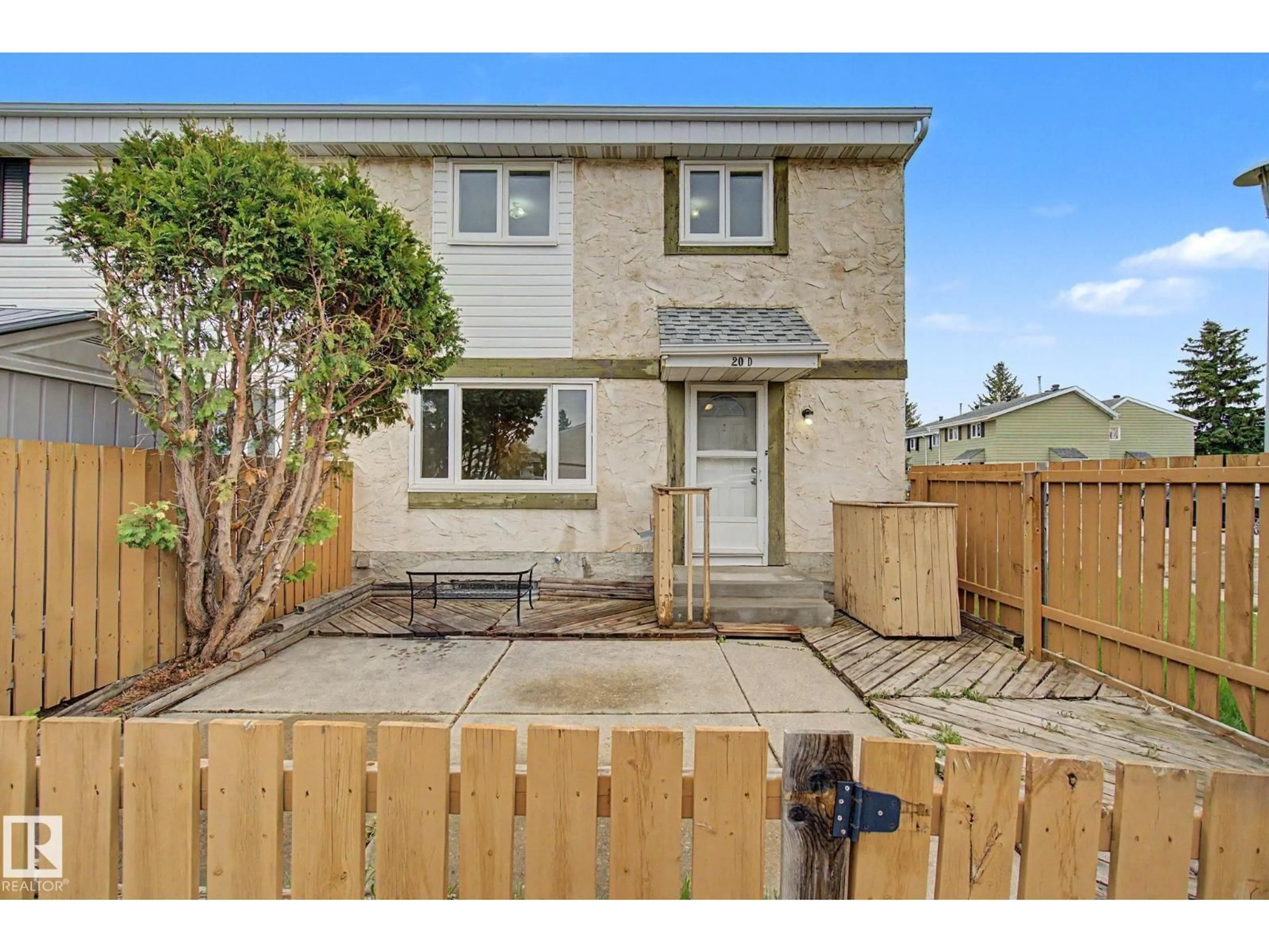 A pic from outside/outdoor area/front of a property/back of a property/a pic from drone, street for 20D CALLINGWOOD CT, Edmonton Alberta T5T0H5