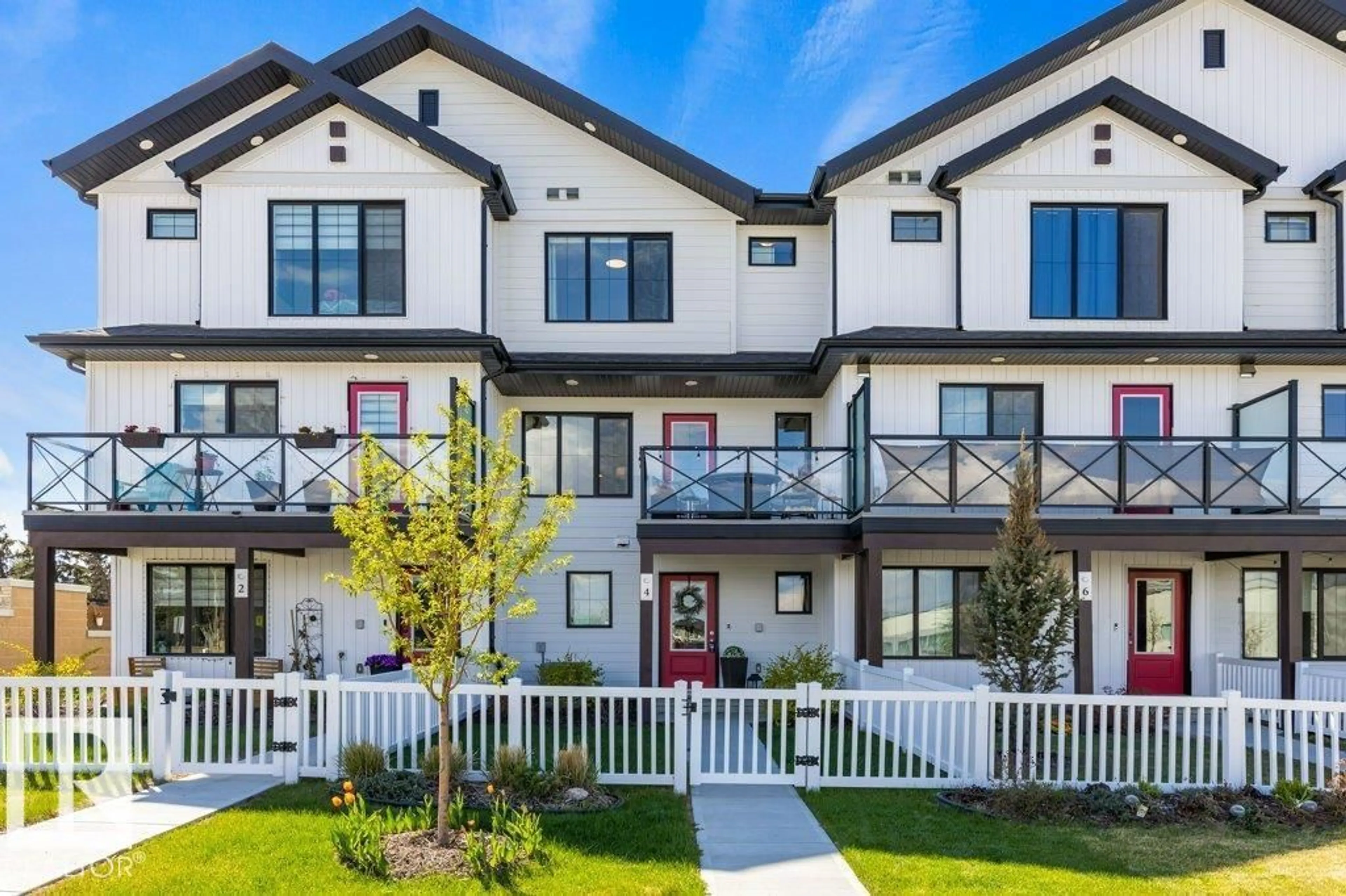 Home with vinyl exterior material, unknown for 4 JENSEN GA, St. Albert Alberta T8N7Y5