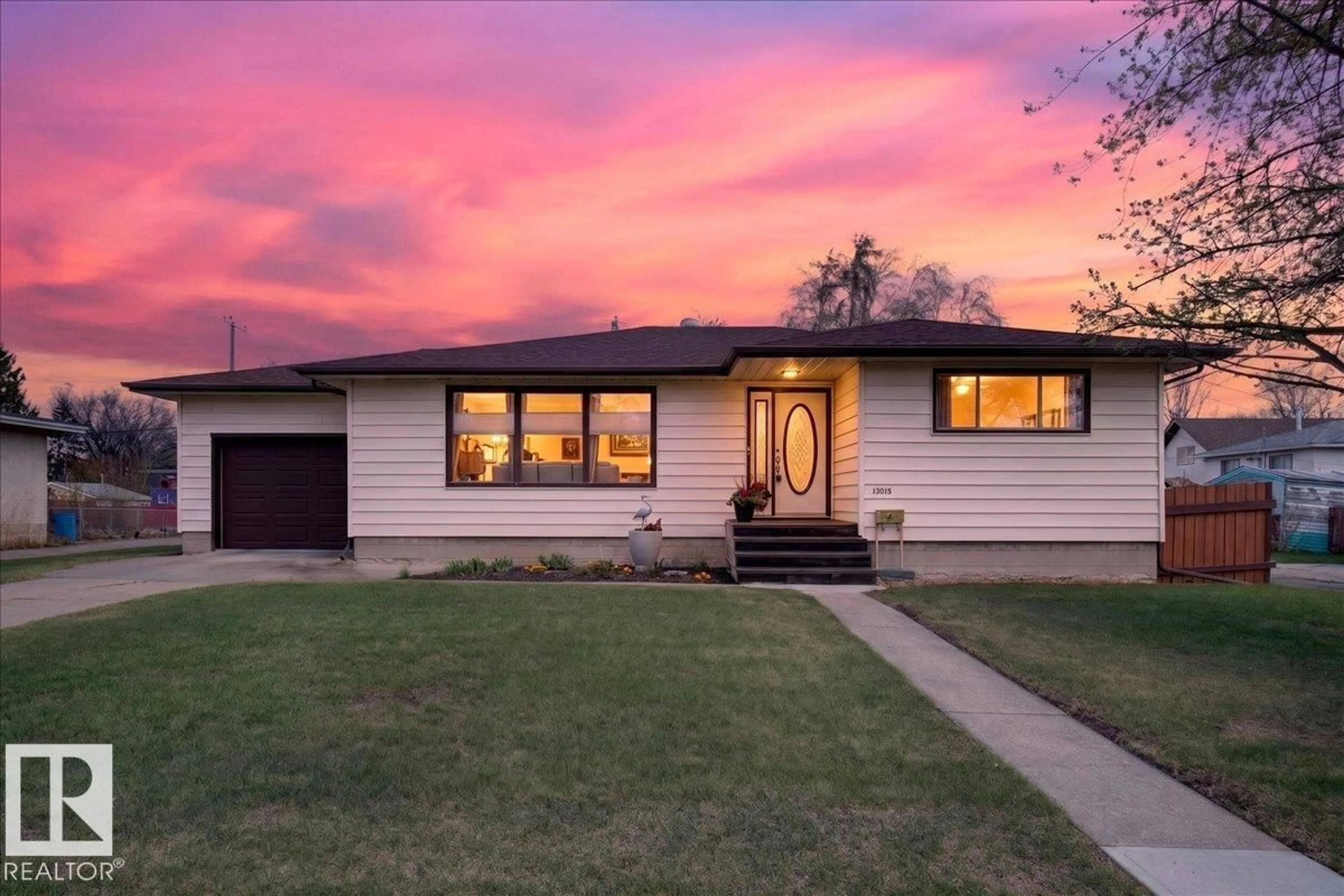 Home with vinyl exterior material, street for NW - 13015 115 ST, Edmonton Alberta T5E5G4