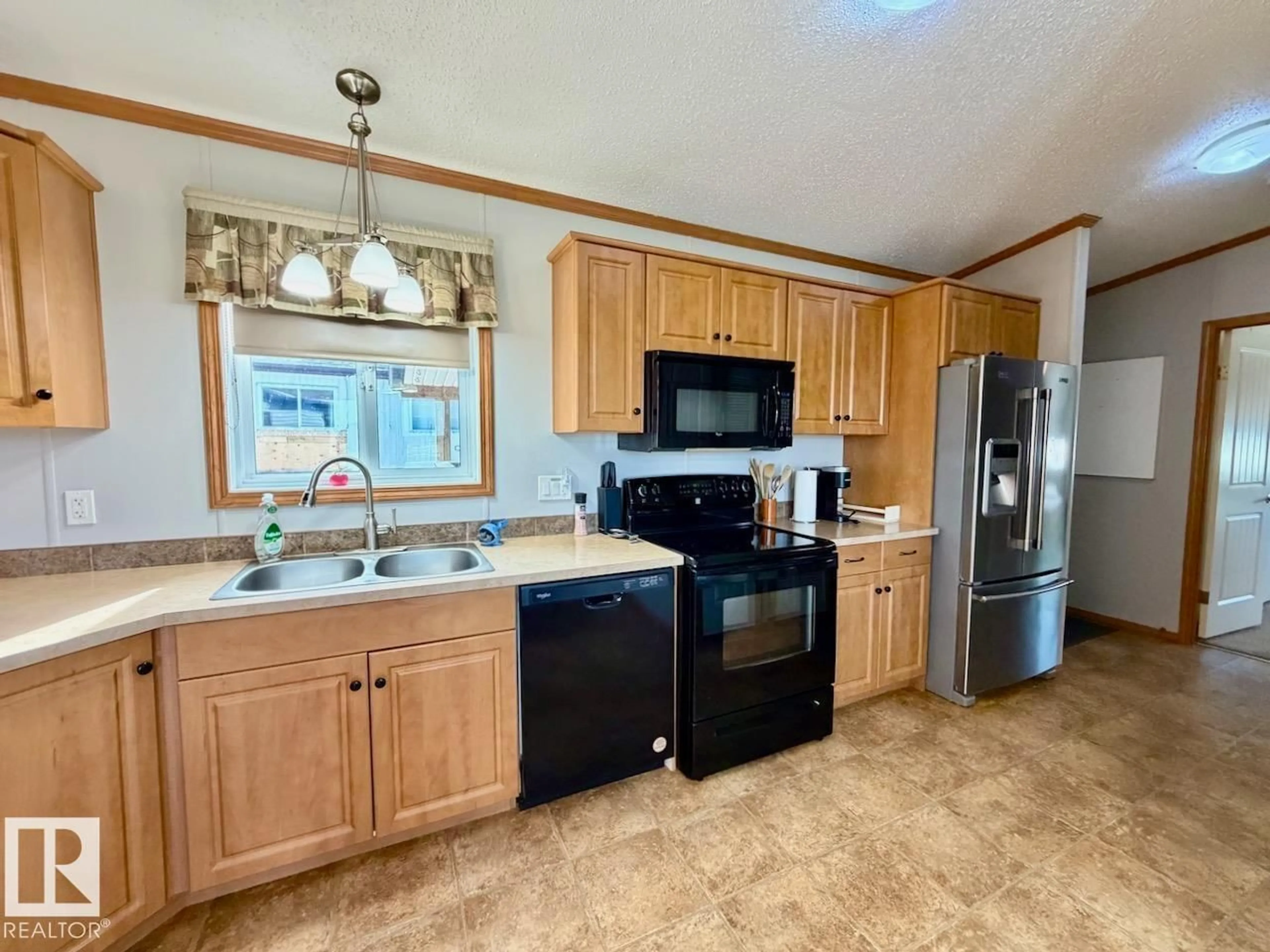 Standard kitchen, unknown for 110 - 2251 50 ST, Drayton Valley Alberta T7A1W1