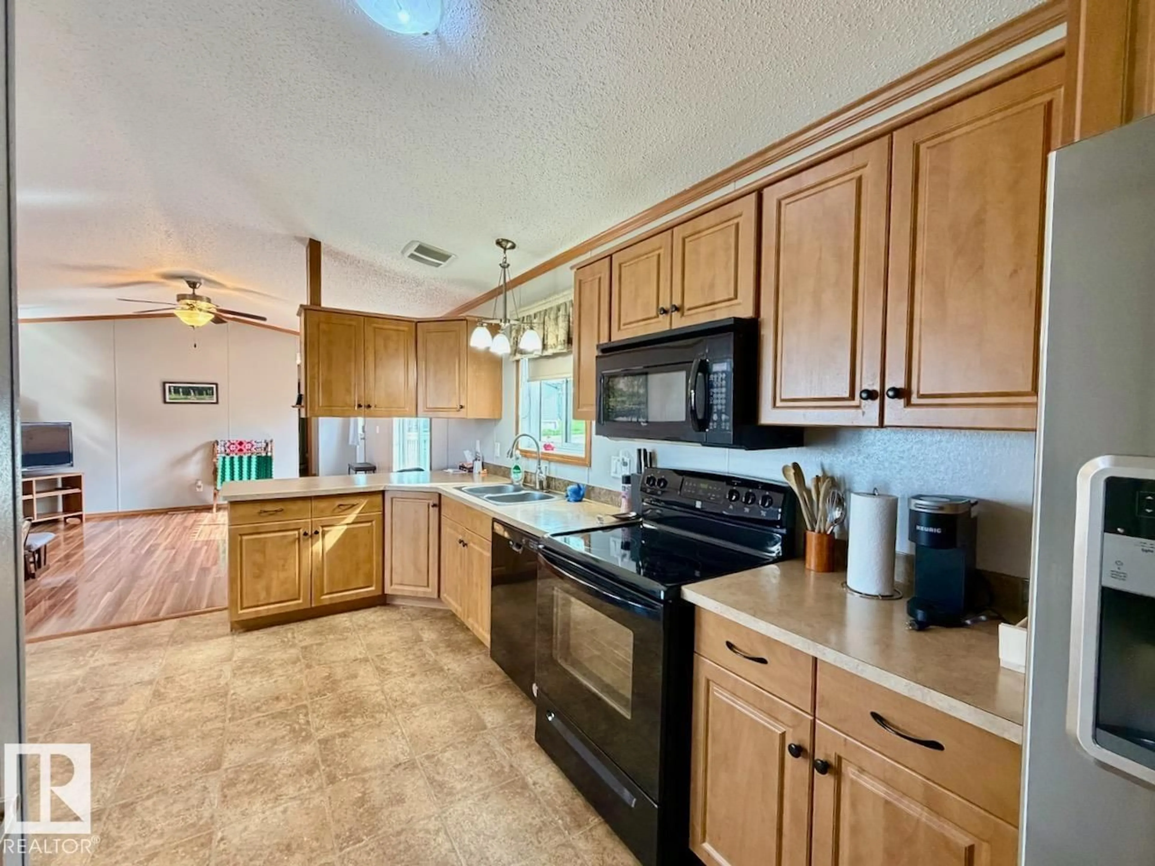 Standard kitchen, ceramic/tile floor for 110 - 2251 50 ST, Drayton Valley Alberta T7A1W1