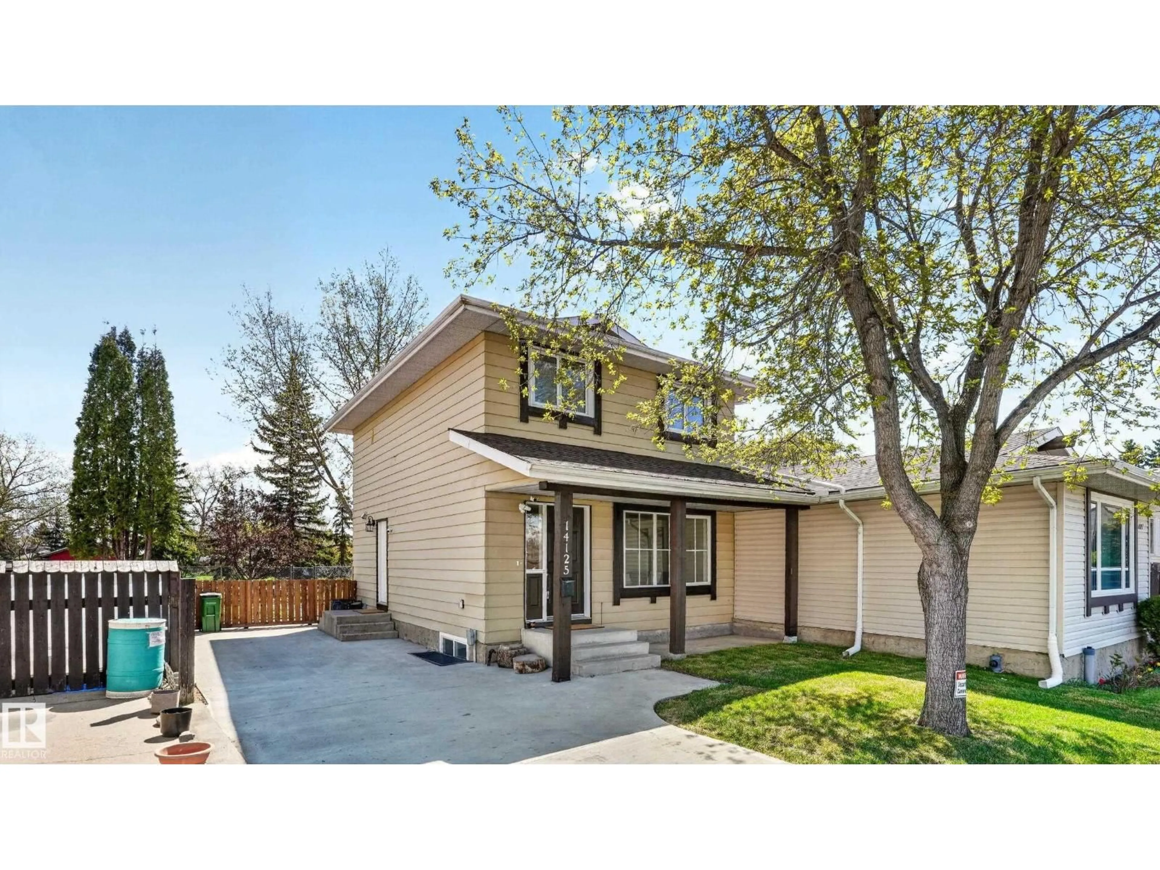 Home with vinyl exterior material, street for 14125 30 ST, Edmonton Alberta T5Y1M6