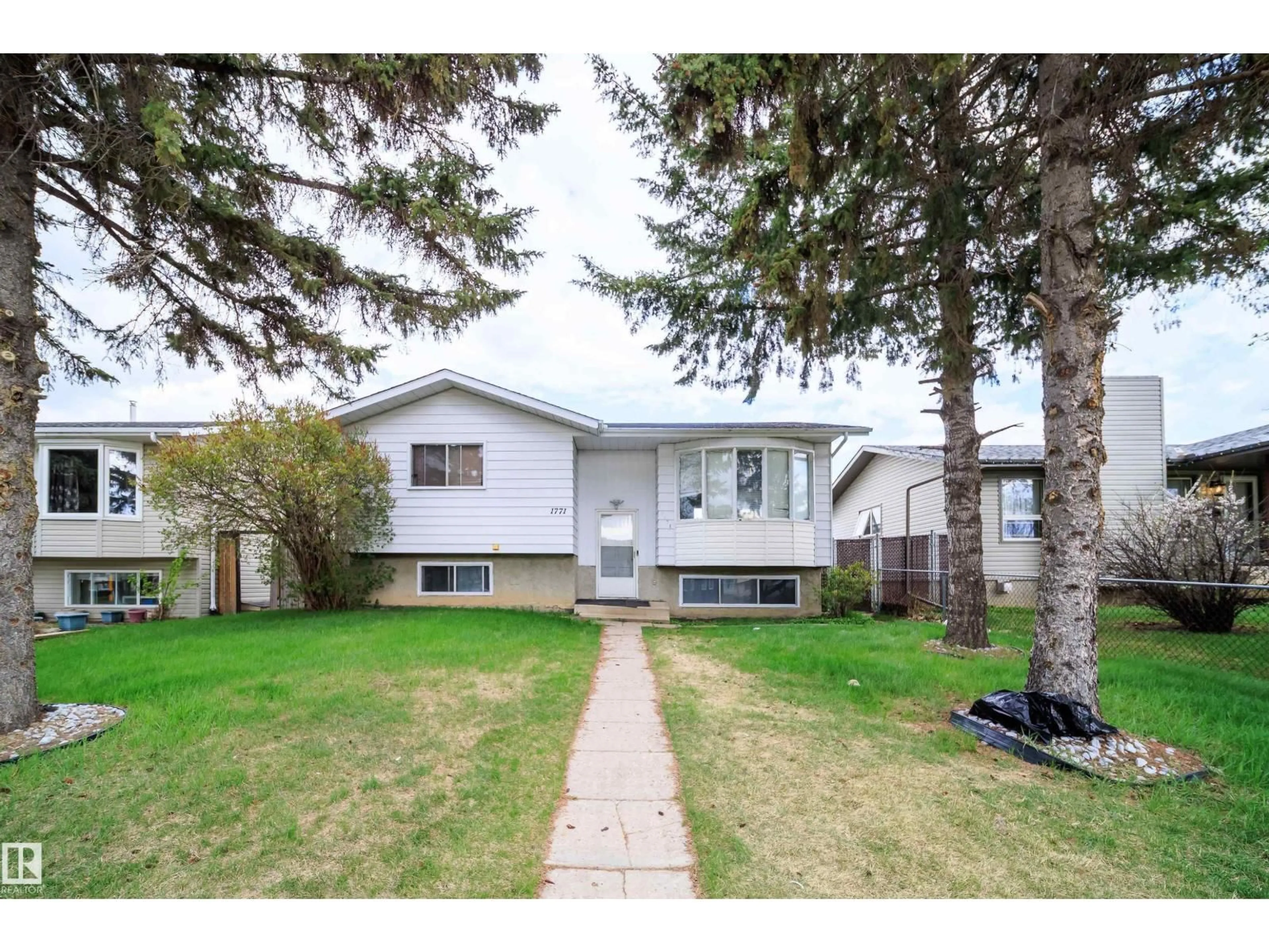 Home with vinyl exterior material, street for 1771 37 ST, Edmonton Alberta T6L3G7