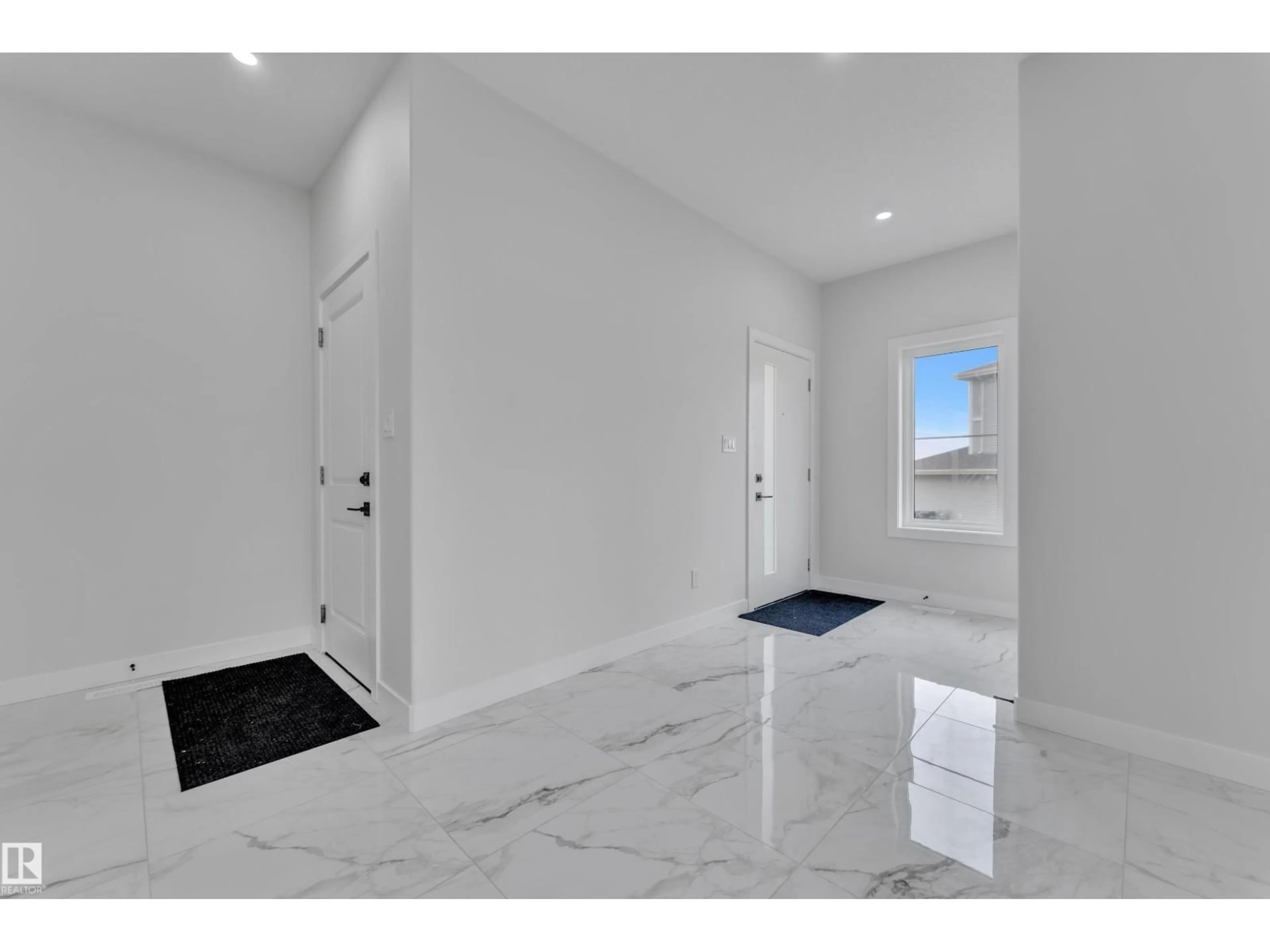 Indoor entryway for NW - 12623 44 ST, Edmonton Alberta T5A1V4