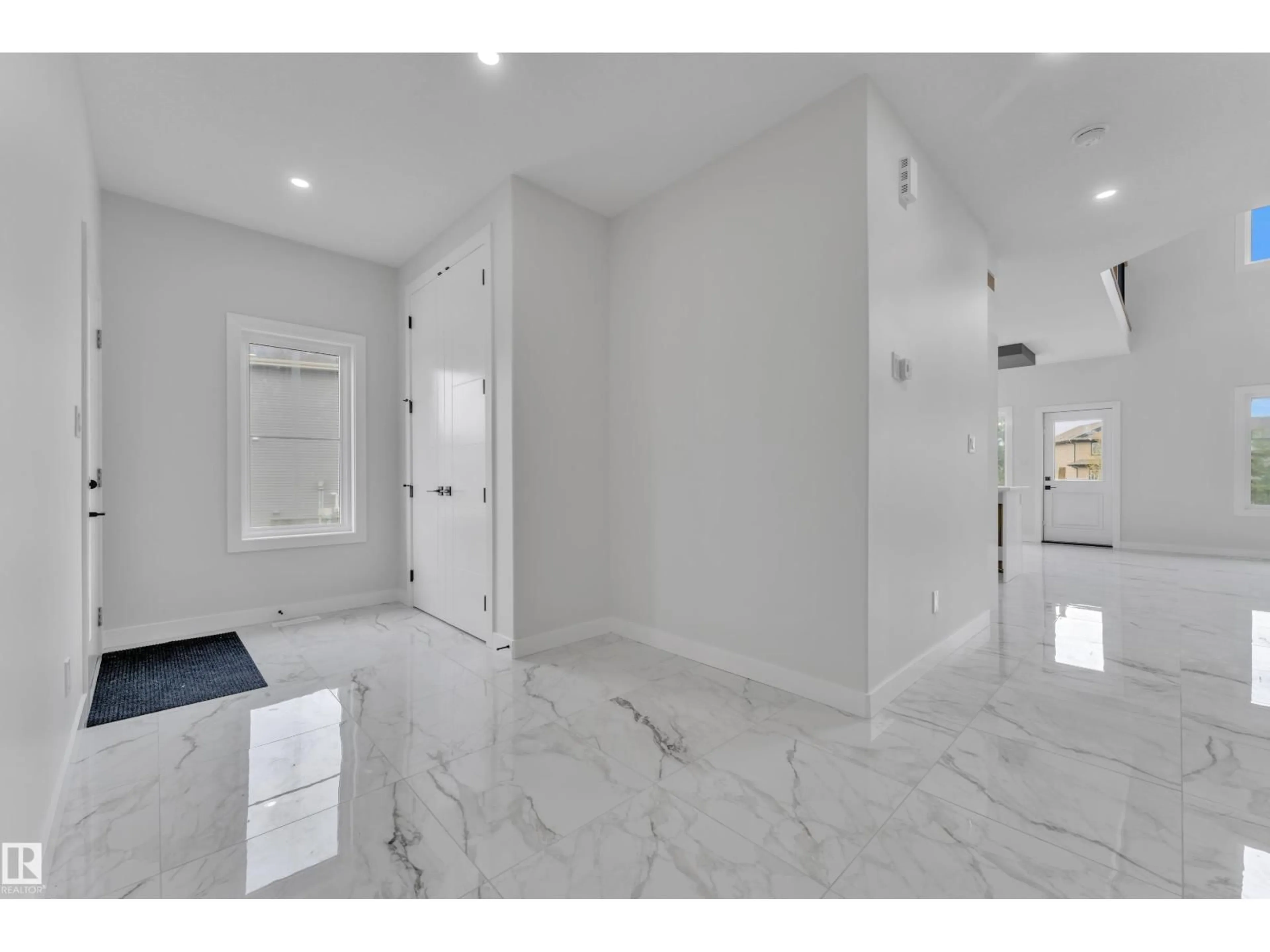 Indoor entryway for NW - 12623 44 ST, Edmonton Alberta T5A1V4