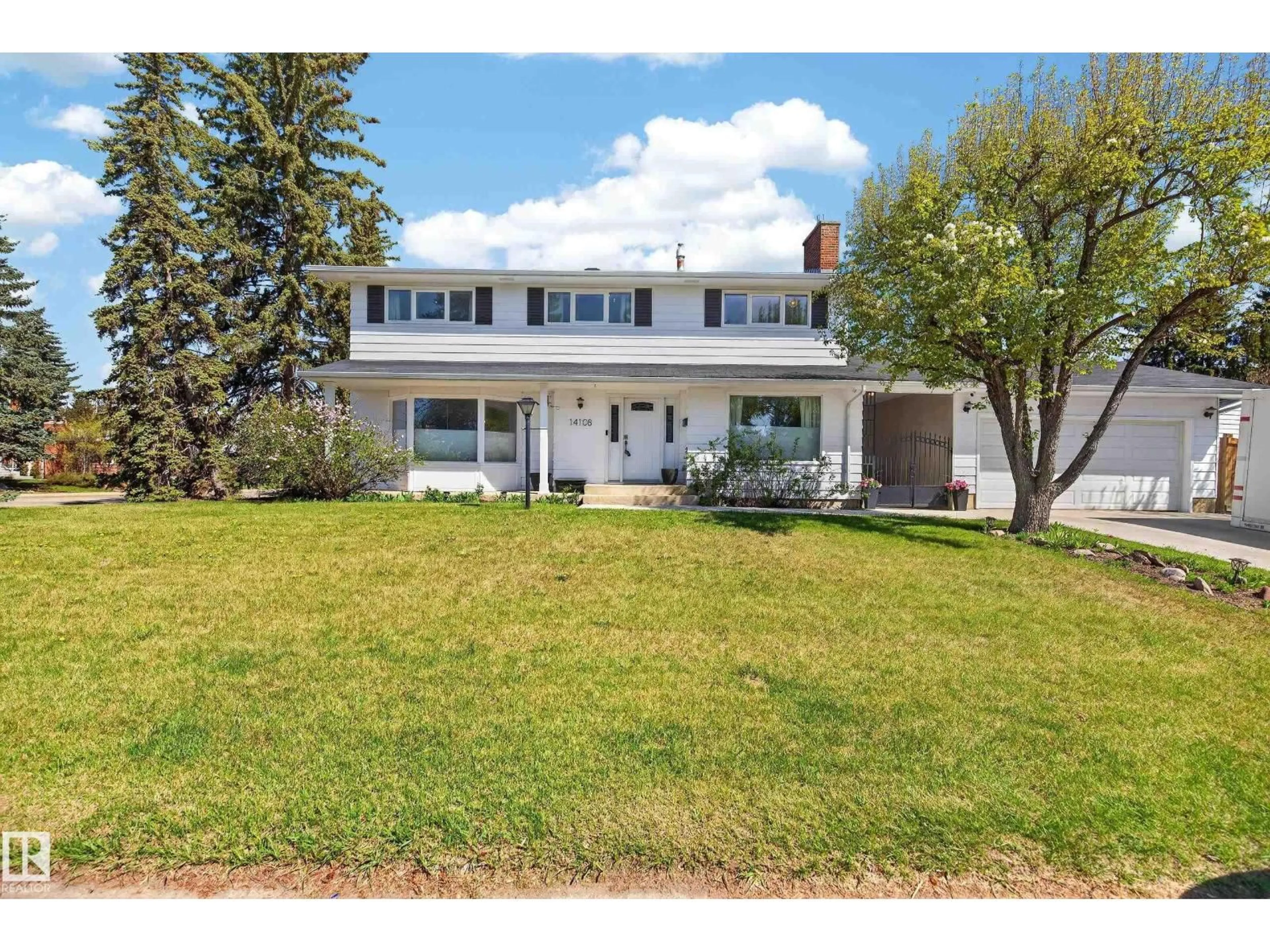 A pic from outside/outdoor area/front of a property/back of a property/a pic from drone, street for 14108 47 AV, Edmonton Alberta T6H0B7
