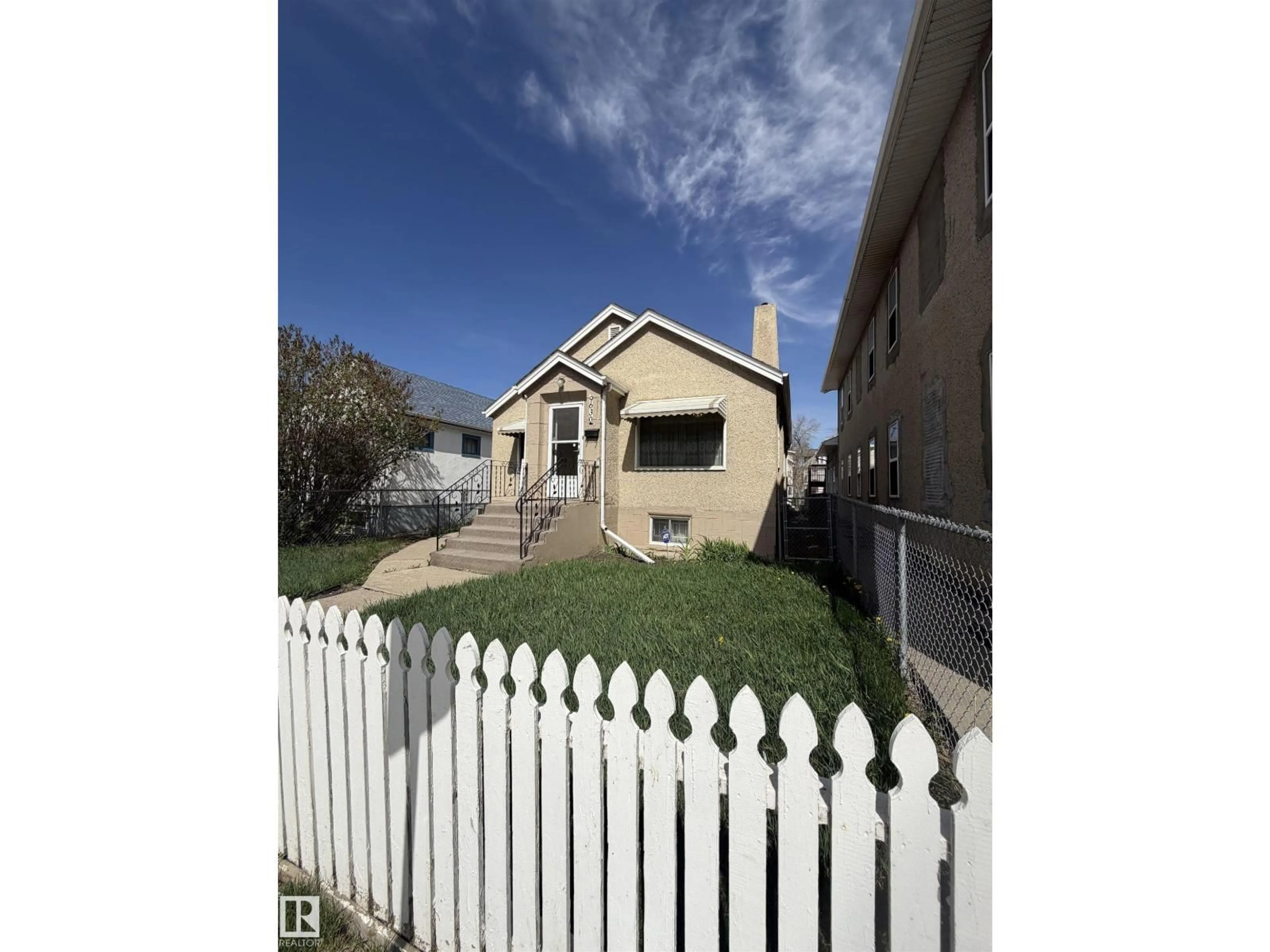A pic from outside/outdoor area/front of a property/back of a property/a pic from drone, street for 9630 106 AV, Edmonton Alberta T5H0N4