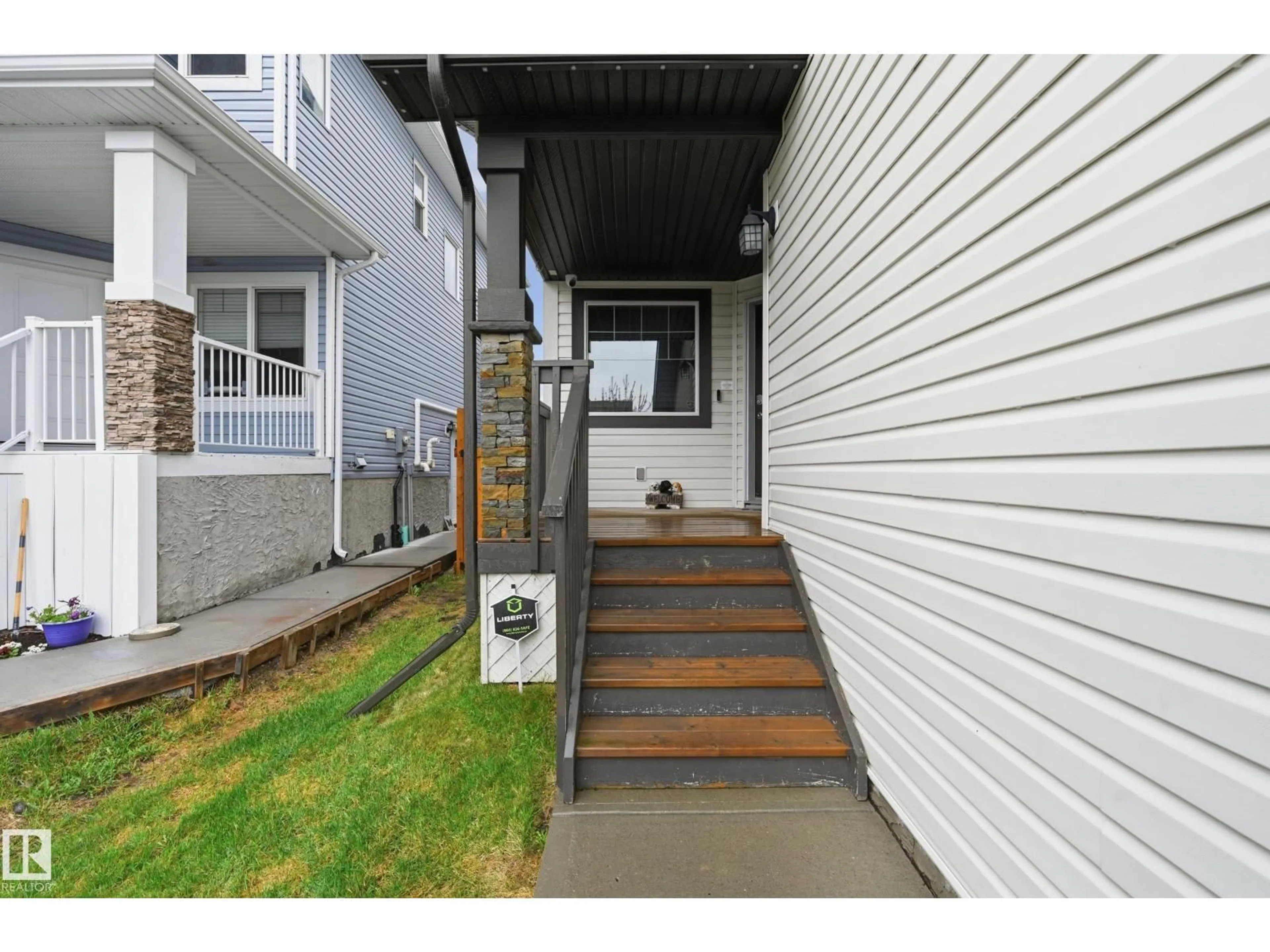 Indoor entryway for 49 NAVAJO LN, Fort Saskatchewan Alberta T8L0K6