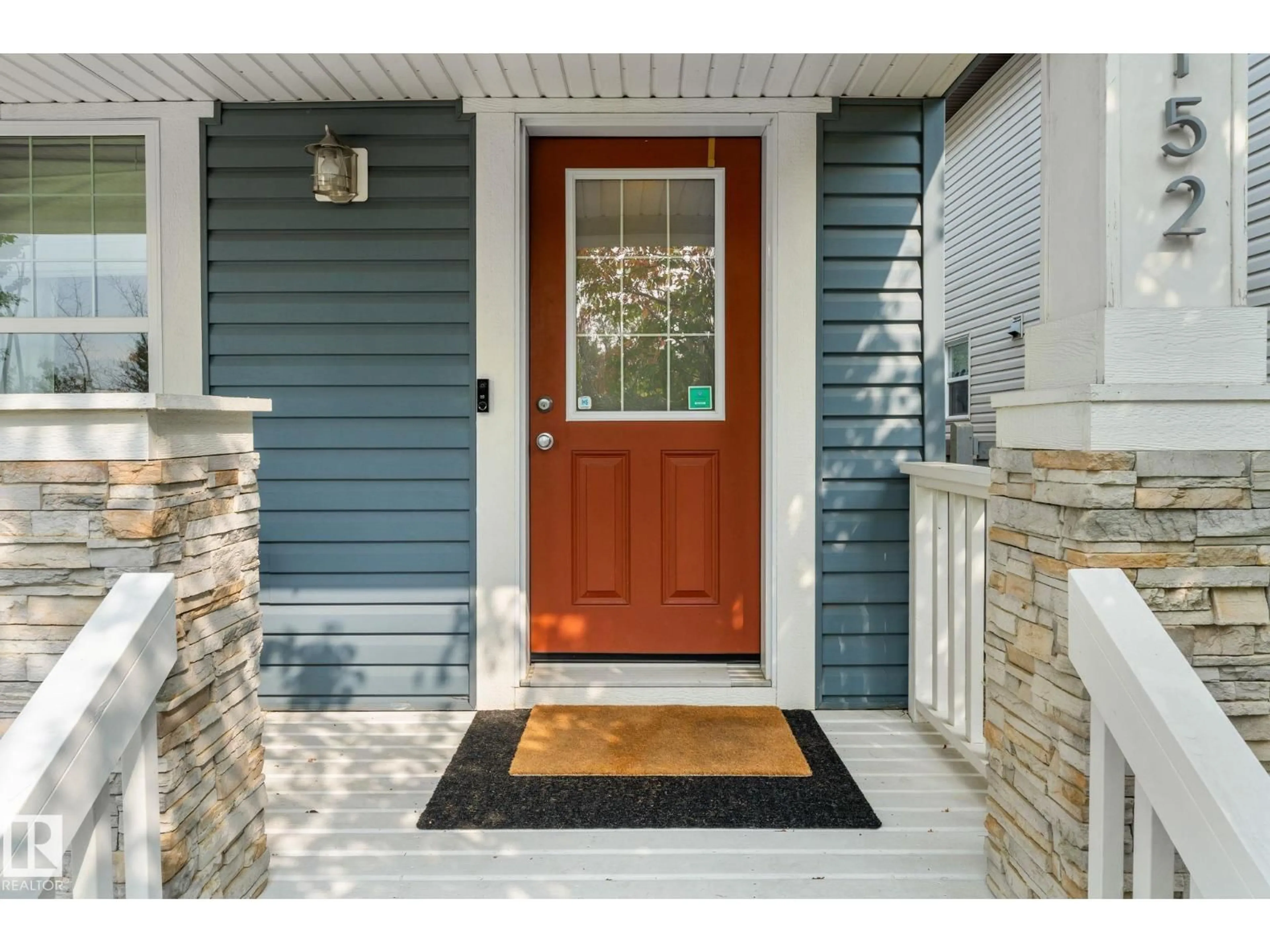 Indoor entryway for 5152 4 AV, Edmonton Alberta T6X0R2
