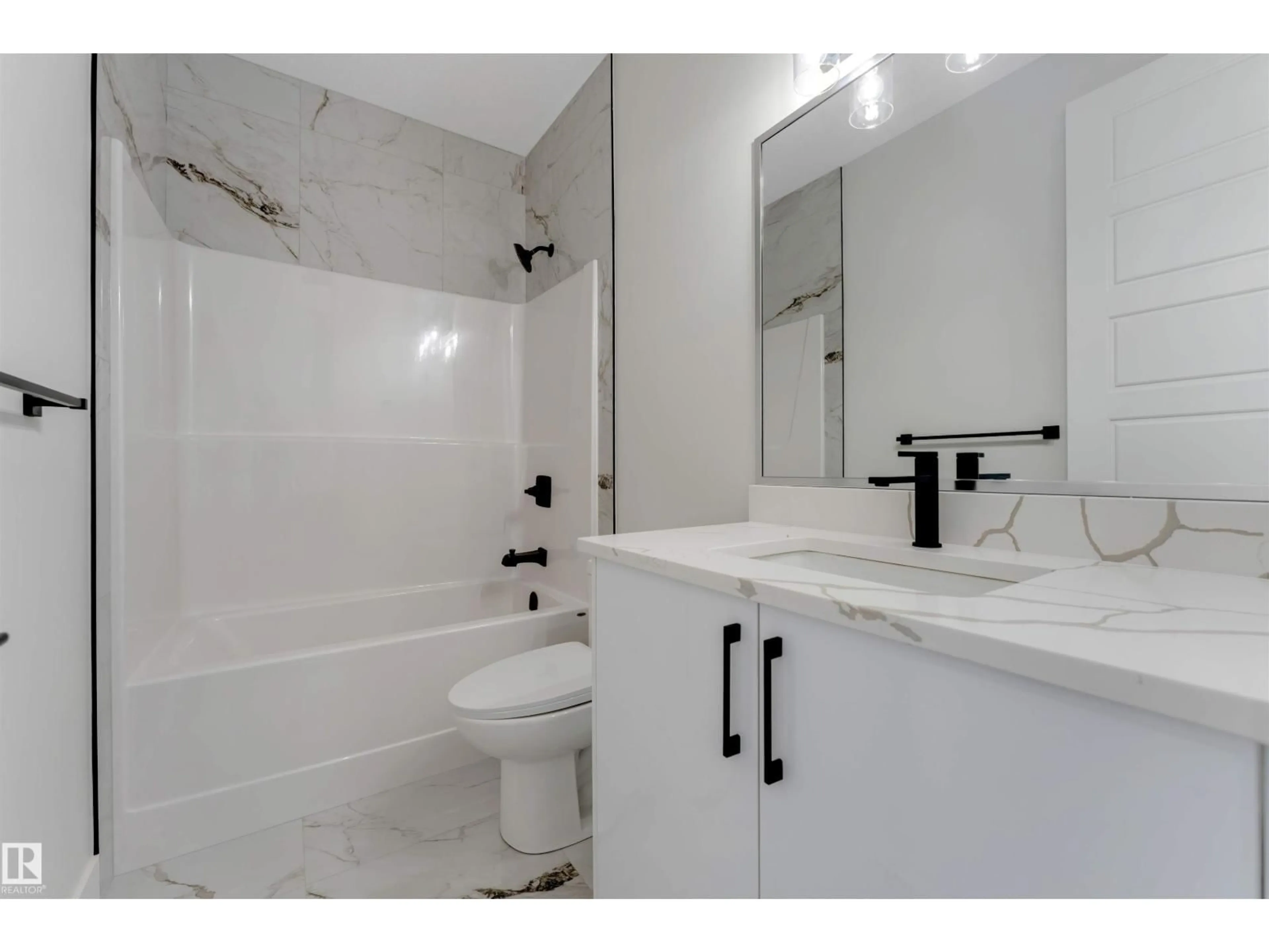 Standard bathroom, ceramic/tile floor for NW - 8116 230 ST, Edmonton Alberta T5T7Y1