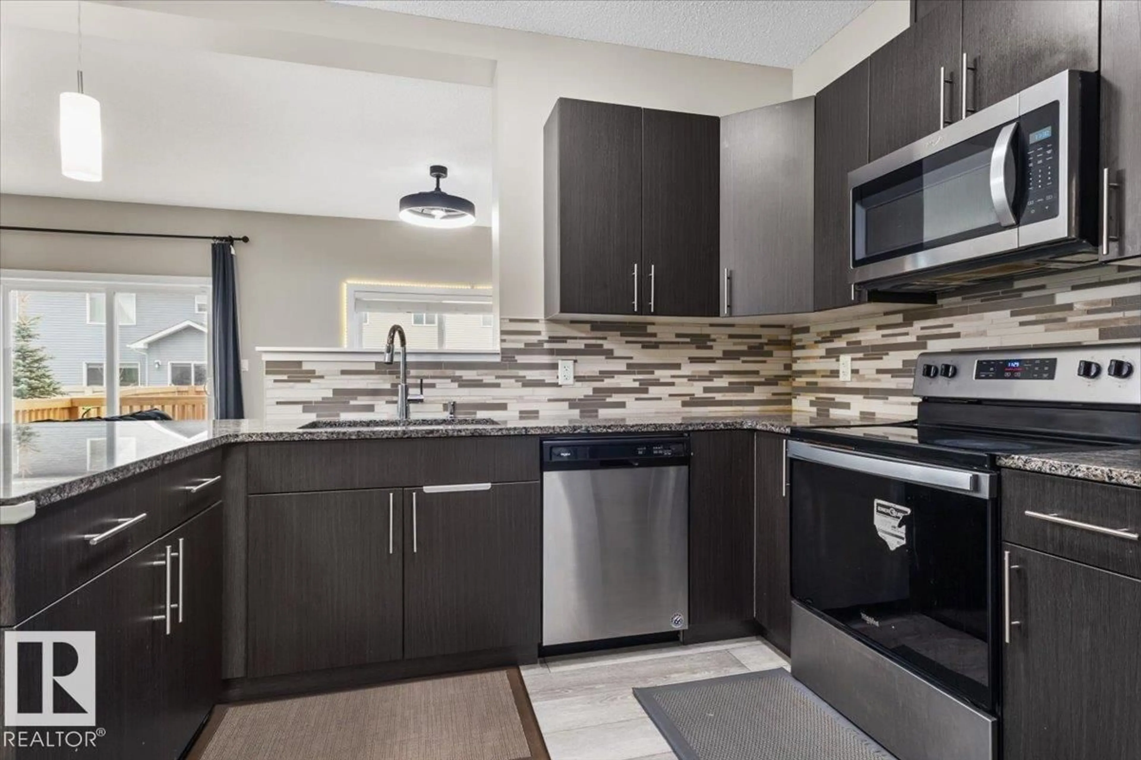 Unknown for 236 39 AV NW, Edmonton Alberta T6T2K3