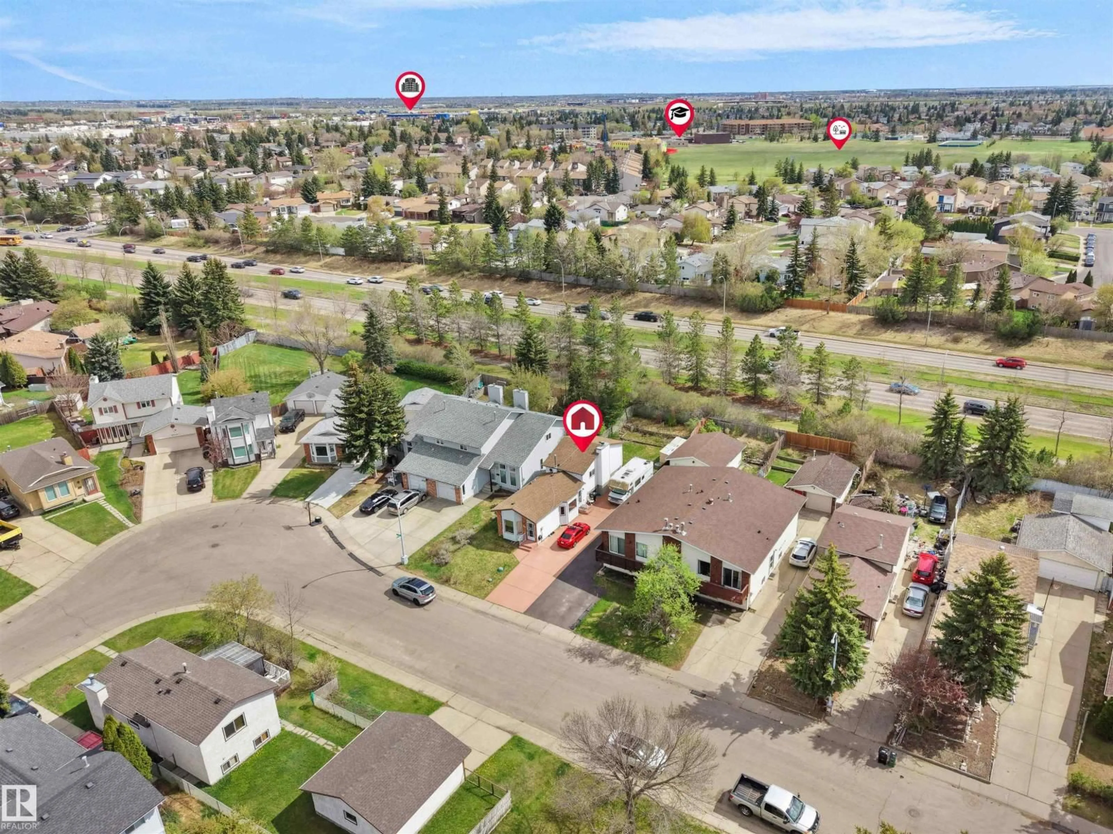 A pic from outside/outdoor area/front of a property/back of a property/a pic from drone, street for 10711 24 AV, Edmonton Alberta T6J5P9