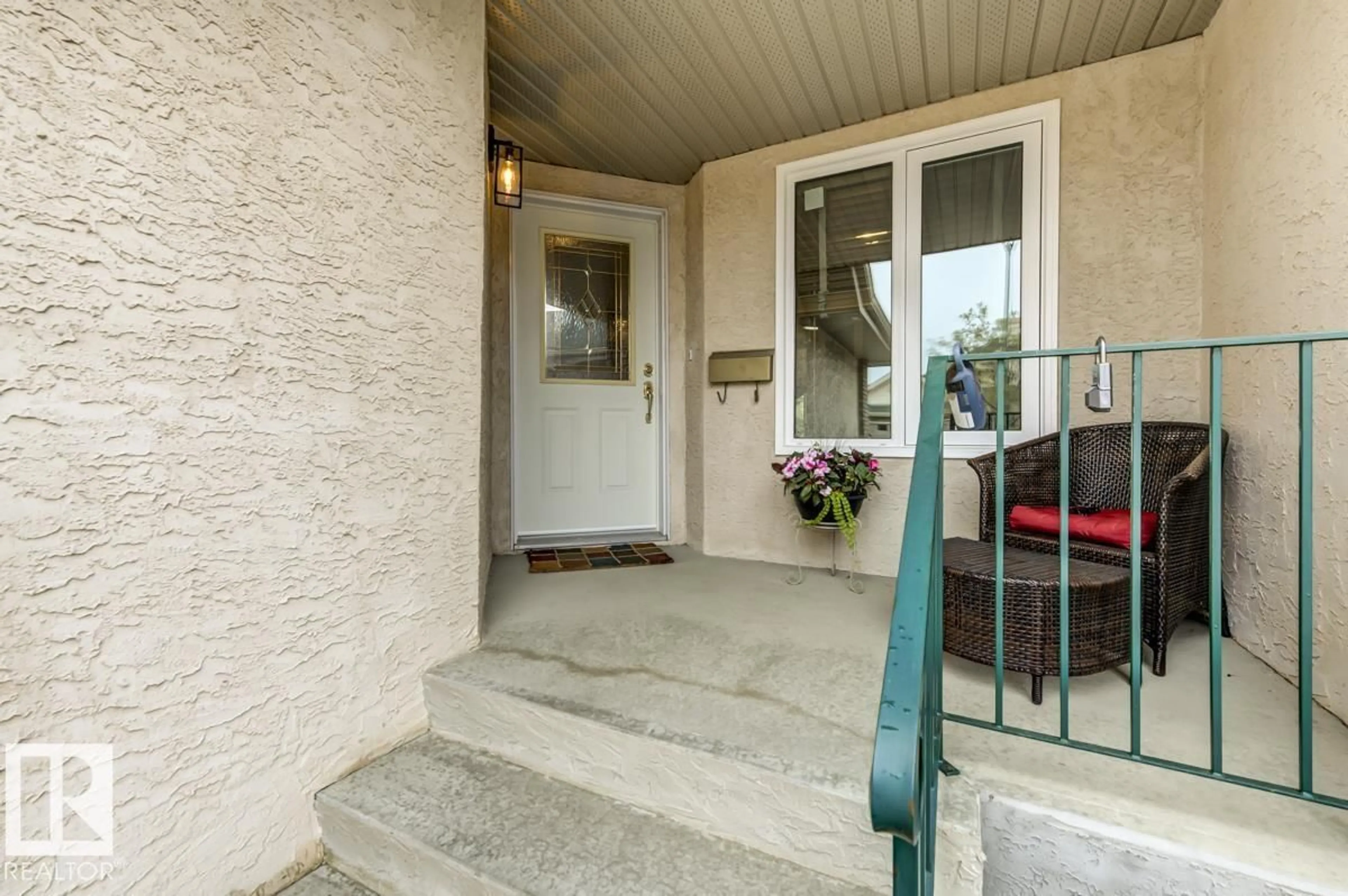 Indoor entryway for #32 - 1601 CLOVER BAR RD, Sherwood Park Alberta T8A5Y8